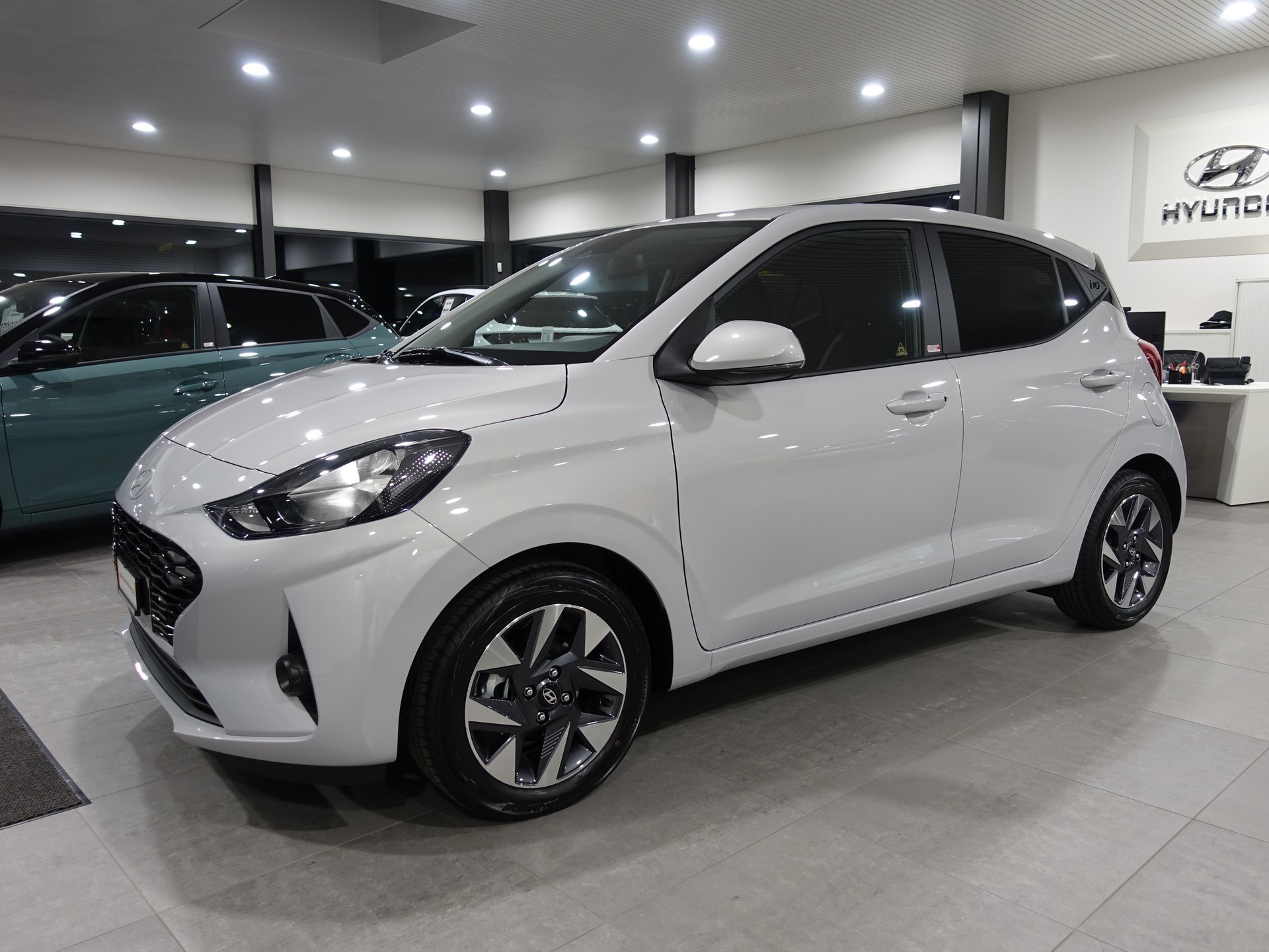 HYUNDAI i10 1.2 Amplia Automat-image-0