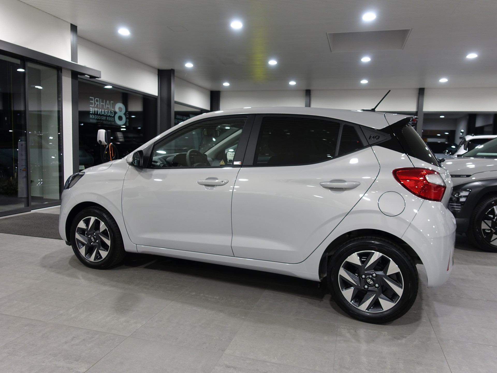 HYUNDAI i10 1.2 Amplia Automat-image-1