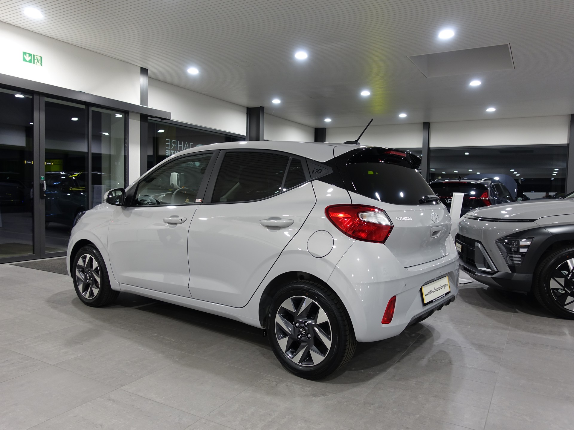 HYUNDAI i10 1.2 Amplia Automat-image-2