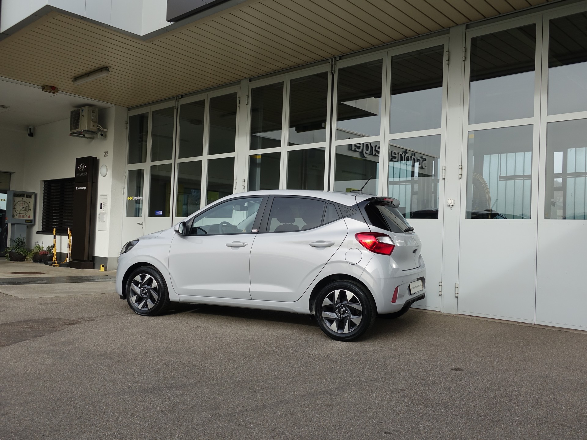 HYUNDAI i10 1.2 Amplia Automat-image-18
