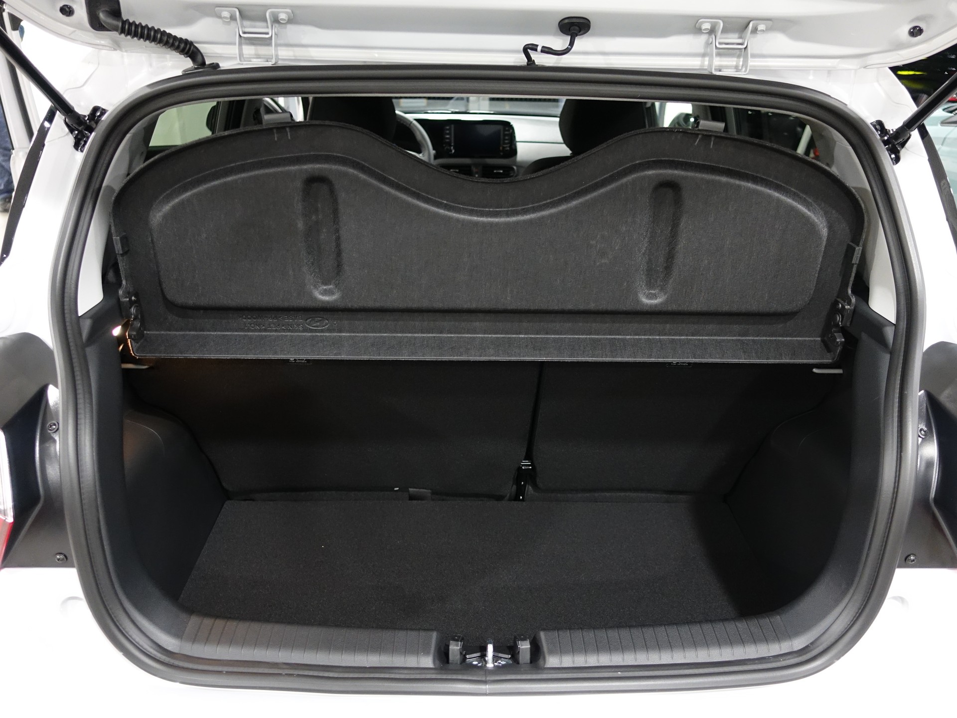 HYUNDAI i10 1.2 Amplia Automat-image-11