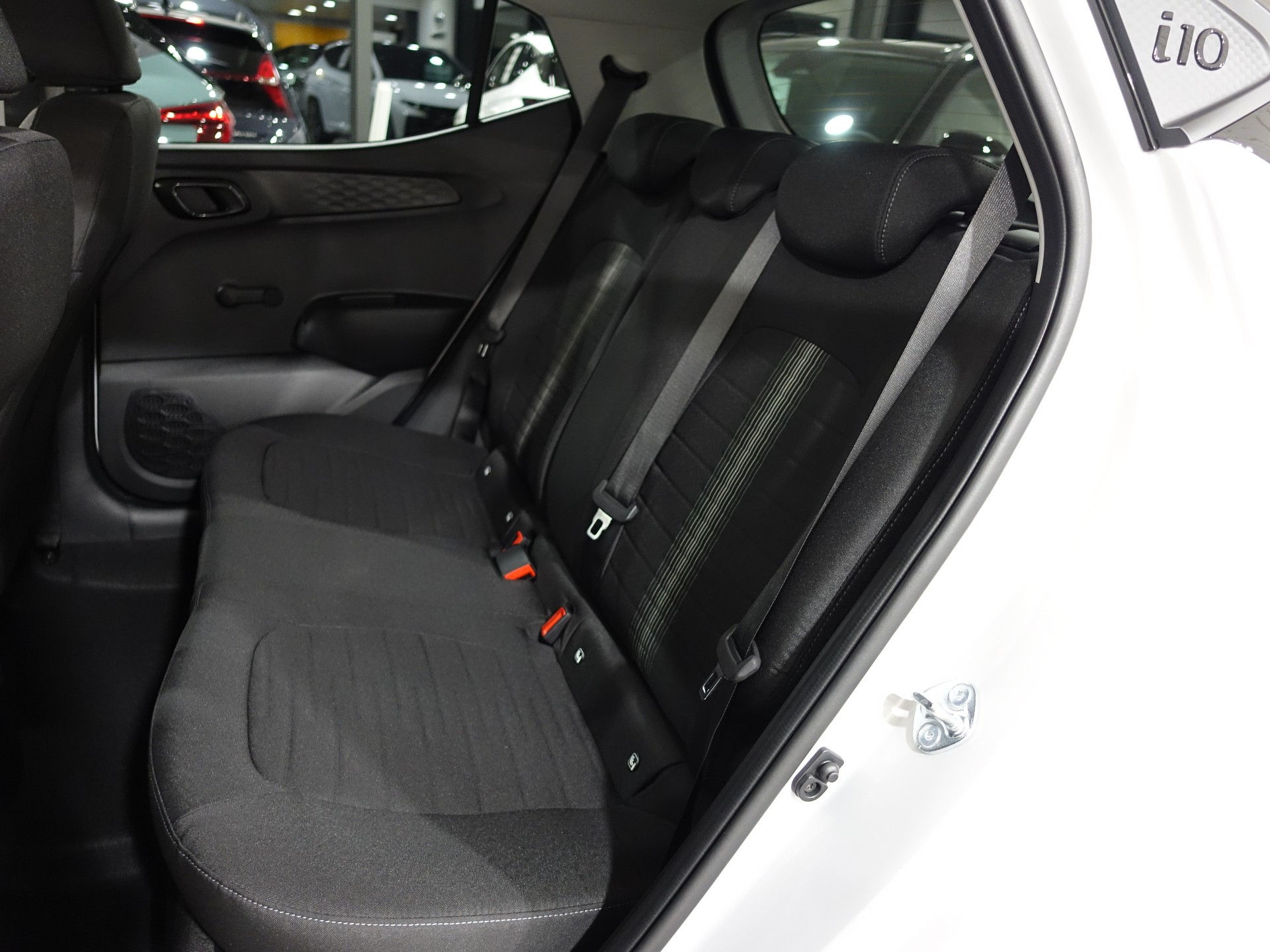 HYUNDAI i10 1.2 Amplia Automat-image-9