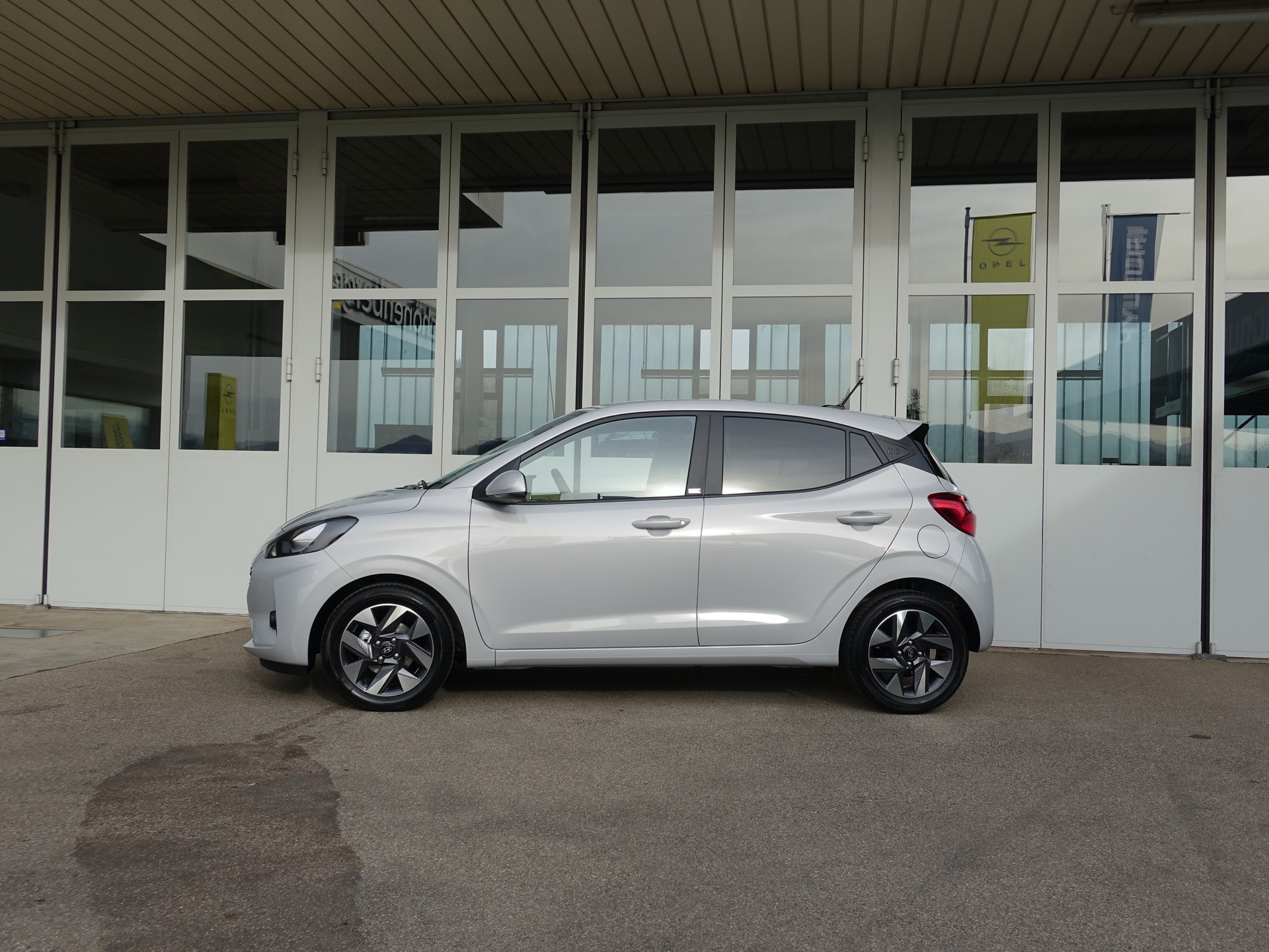 HYUNDAI i10 1.2 Amplia Automat-image-17
