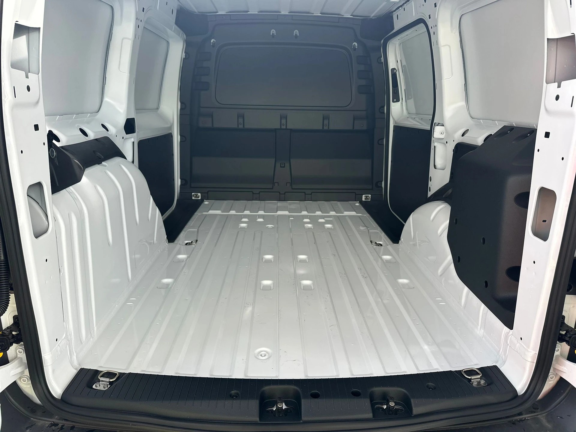FORD Grand Transit Connect Kasten 1.5 EcoBoost PHEV Trend 0.99% Leasing-image-9
