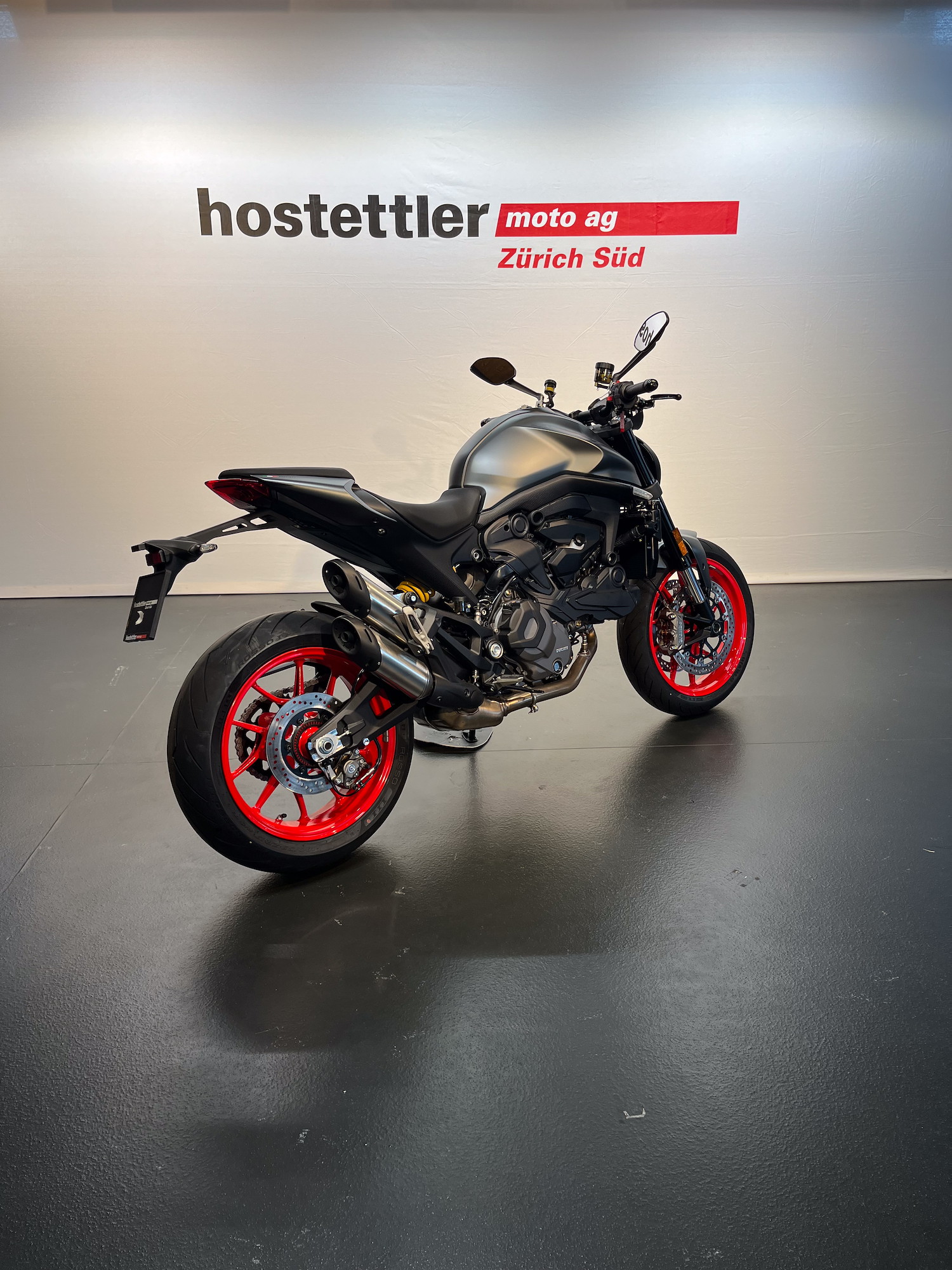 DUCATI Monster +-showroom-element-2
