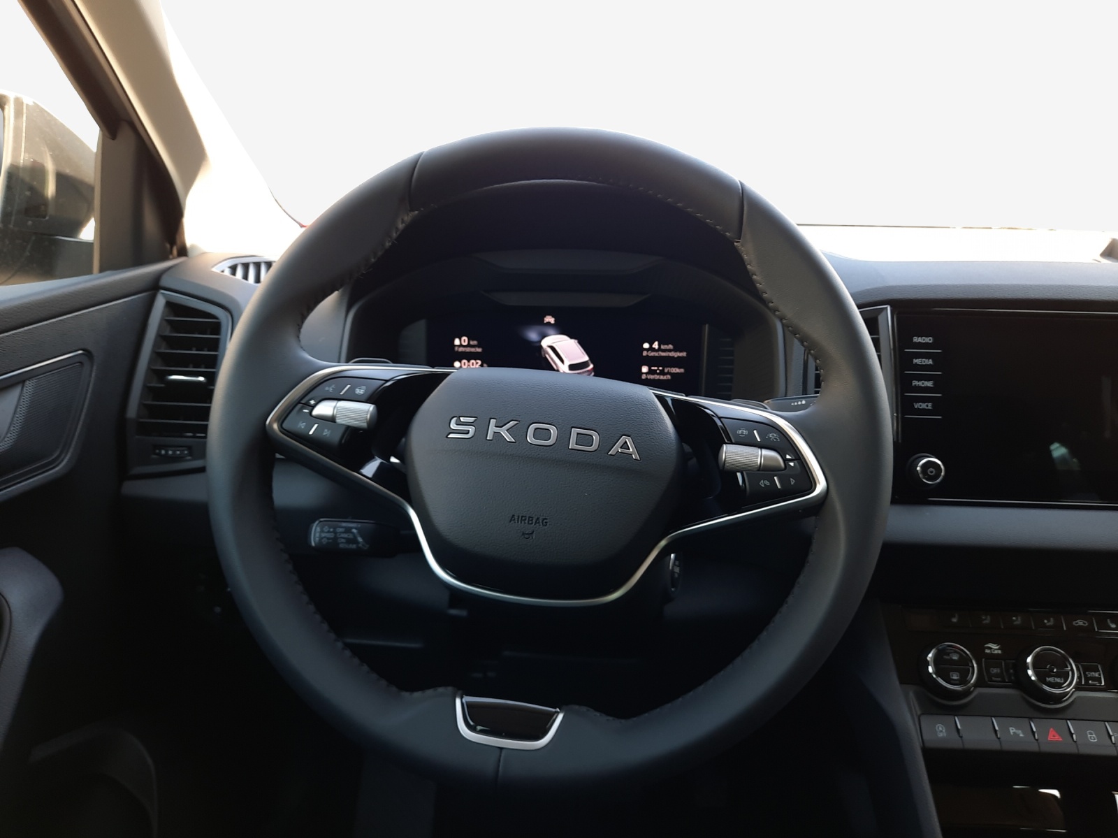 SKODA Karoq 2.0 TDI CR Selection 4x4 DSG-image-9