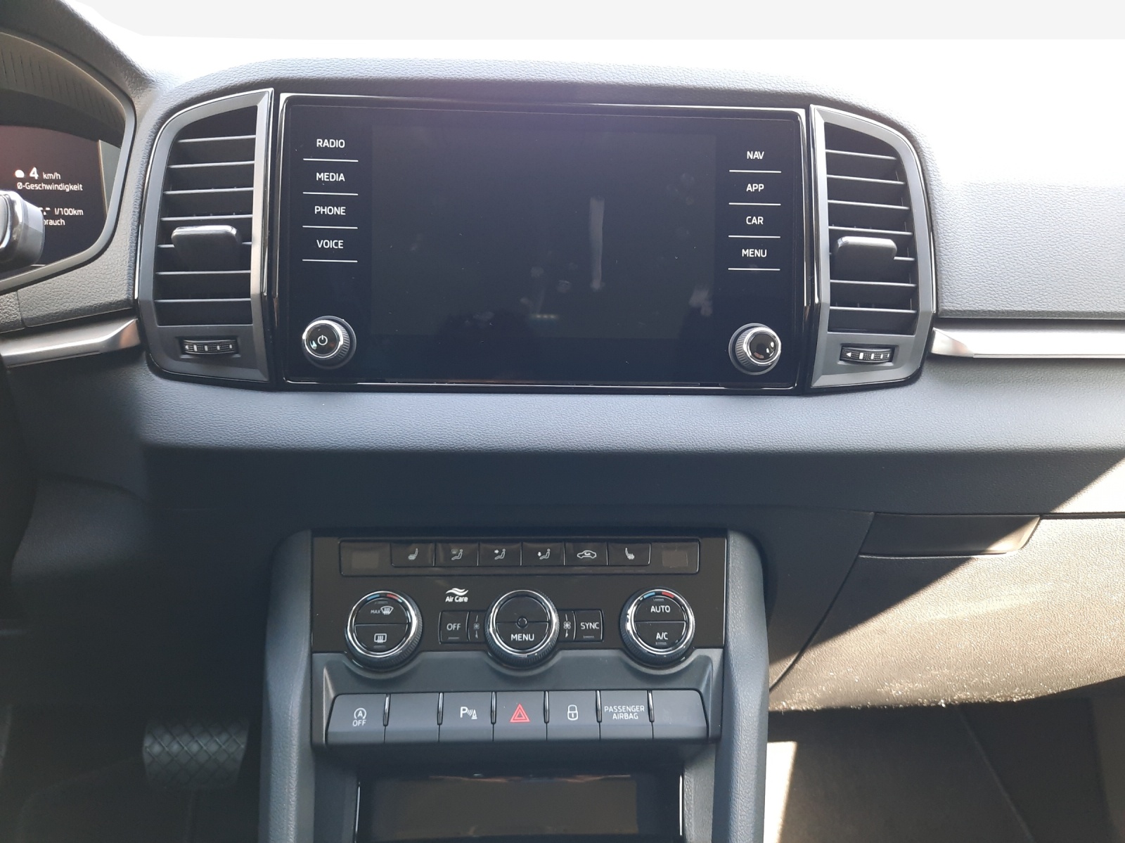 SKODA Karoq 2.0 TDI CR Selection 4x4 DSG-image-10