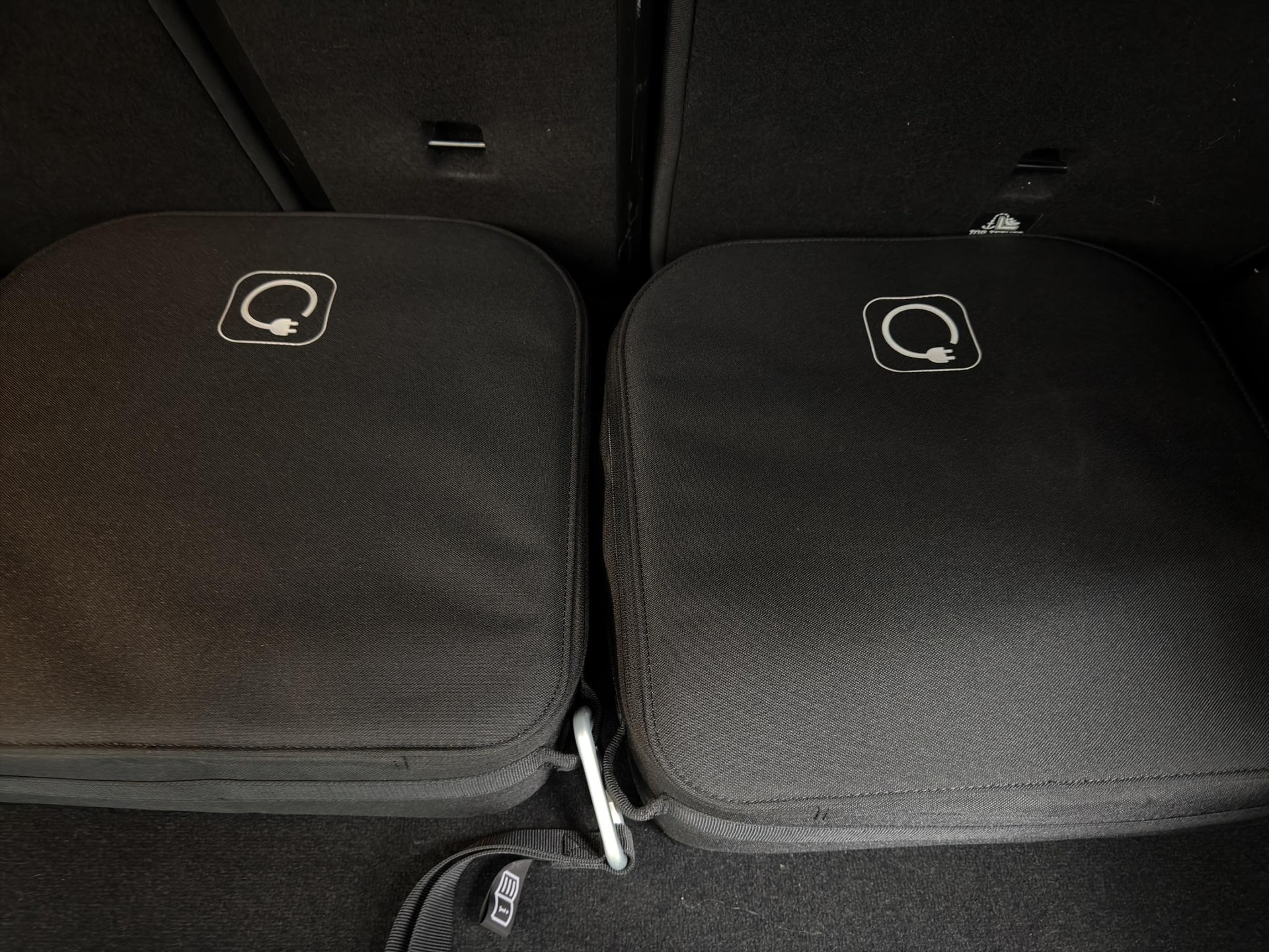 MERCEDES-BENZ EQA 350 Swiss Star AMG Line 4matic-image-17