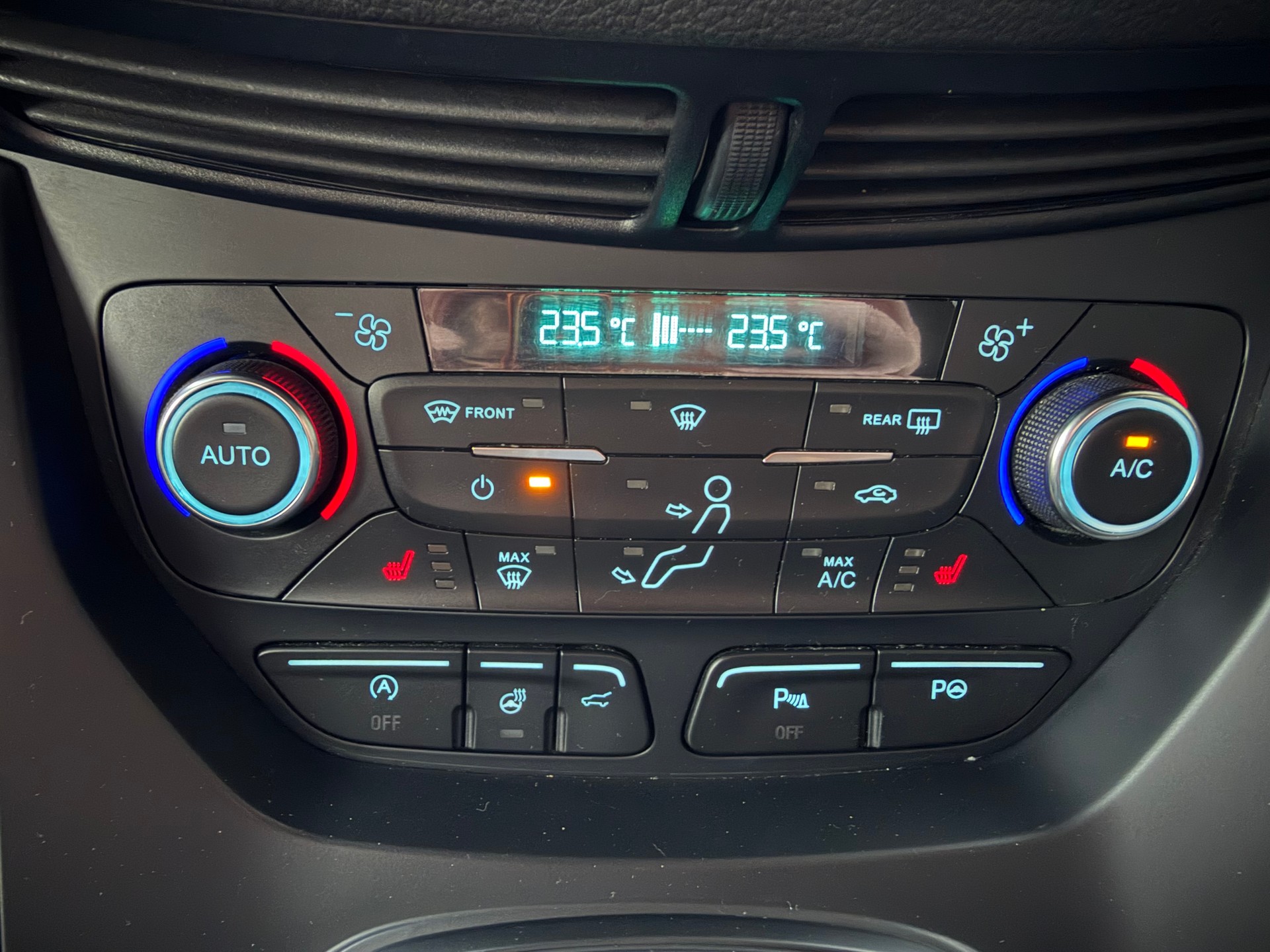 FORD Kuga 2.0 TDCi ST Line High 4WD PowerShift-image-13