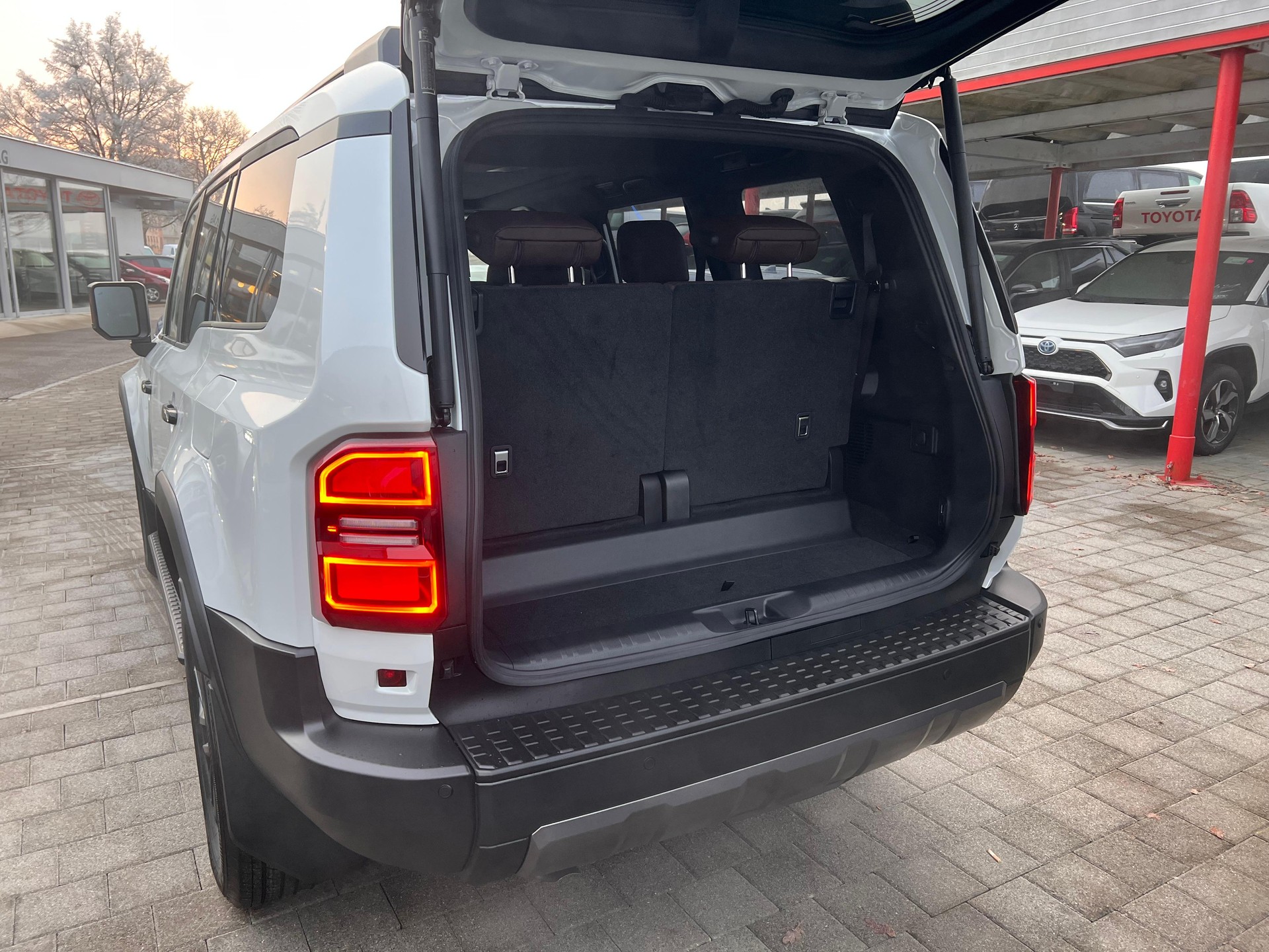 TOYOTA Land Cruiser 2.8 D 48V Invincible-image-6