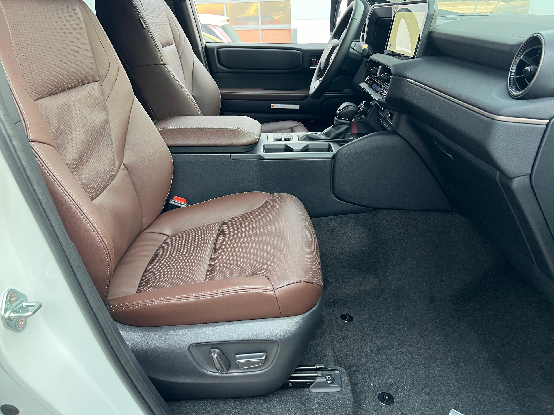 TOYOTA Land Cruiser 2.8 D 48V Invincible-image-13