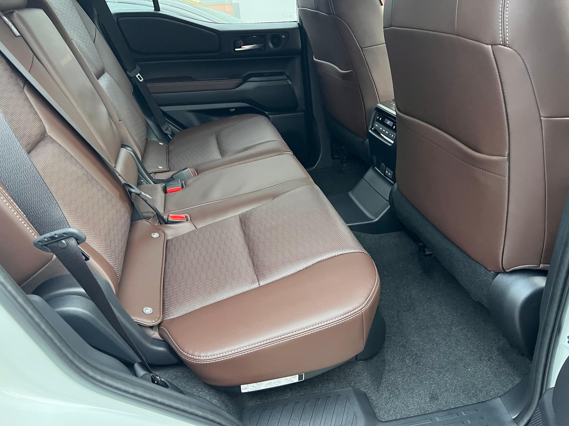 TOYOTA Land Cruiser 2.8 D 48V Invincible-image-12
