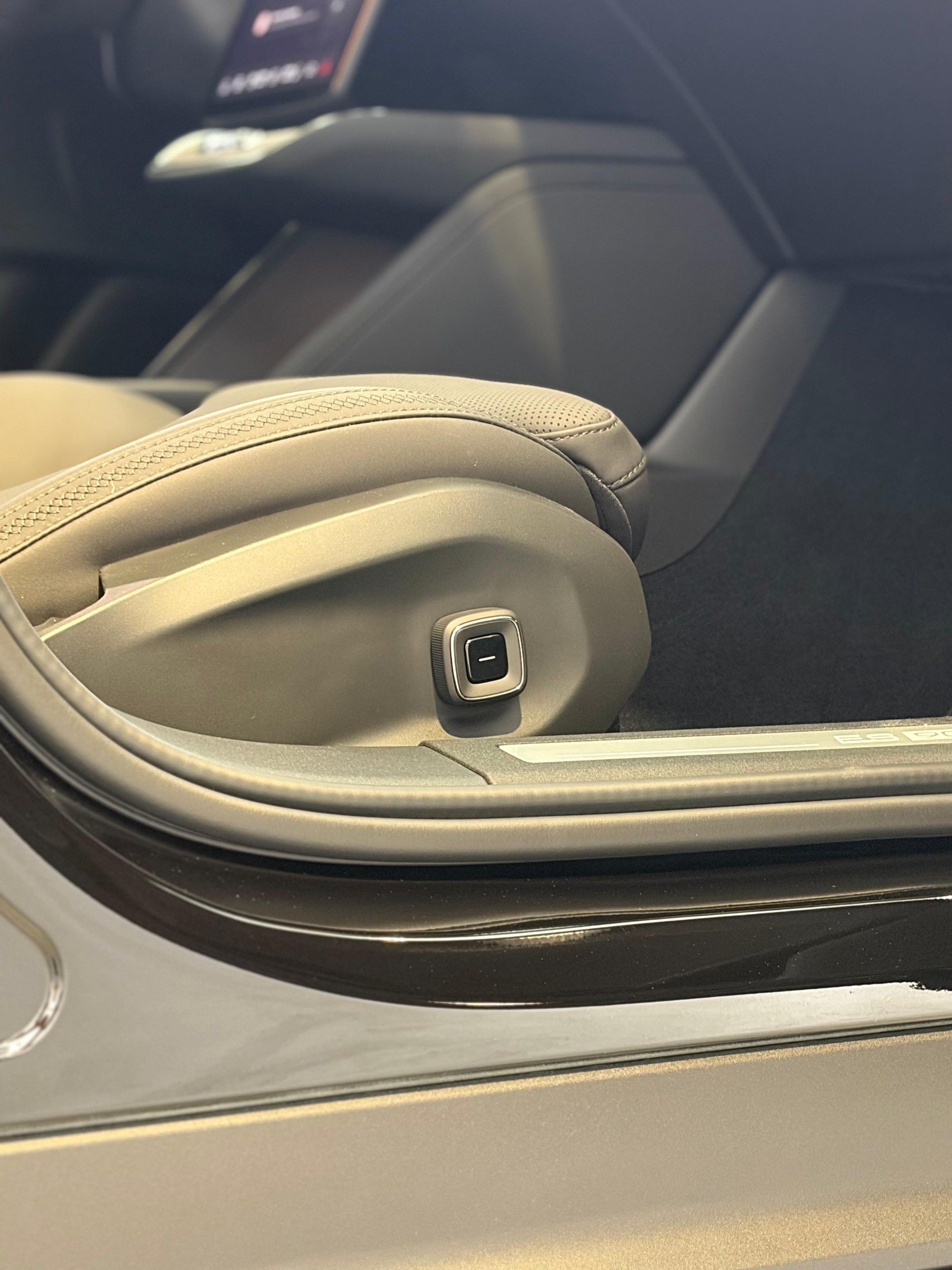 VOLVO ES90 Ultra-image-11