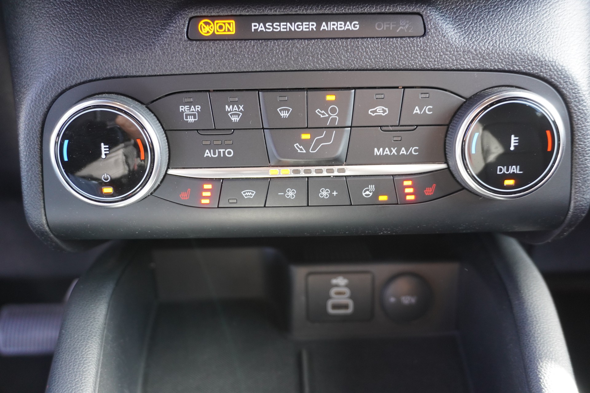 FORD Kuga 2.5 PHEV ST-Line-image-16