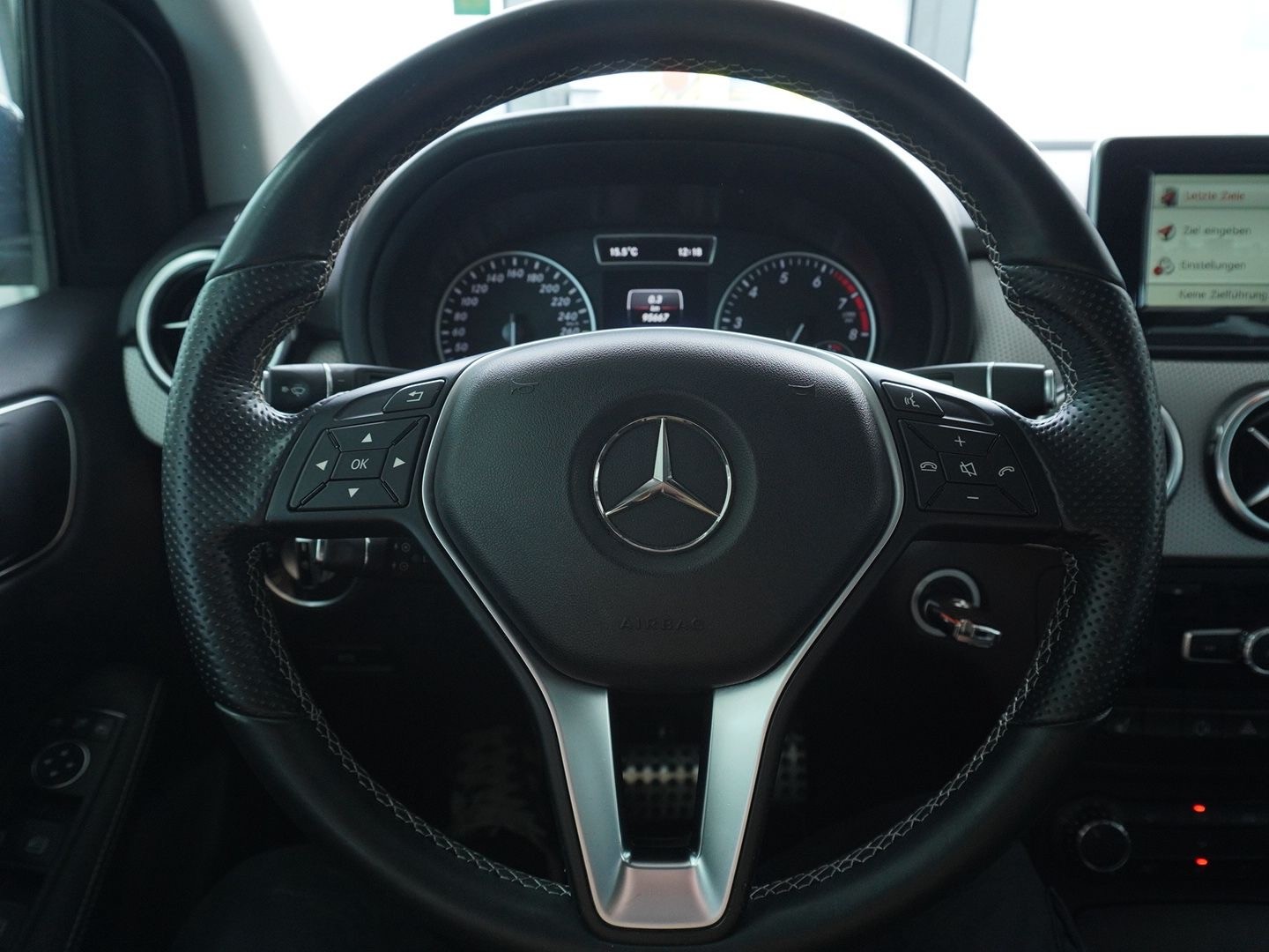MERCEDES-BENZ B 200 7G-DCT-image-8