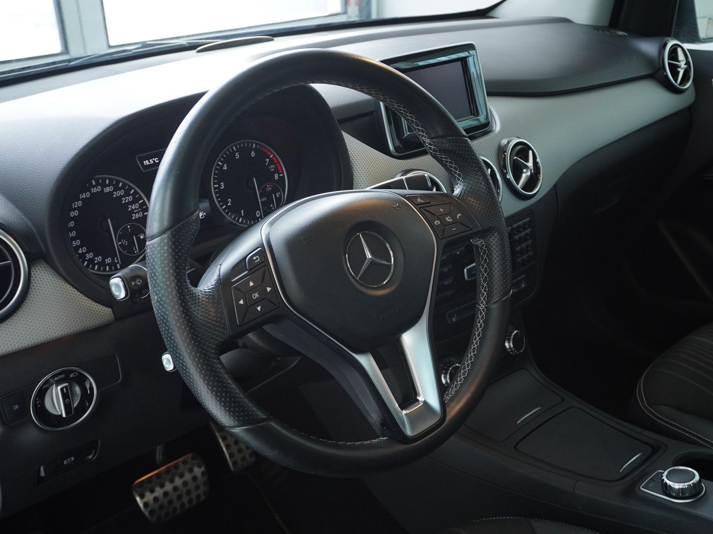 MERCEDES-BENZ B 200 7G-DCT-image-2