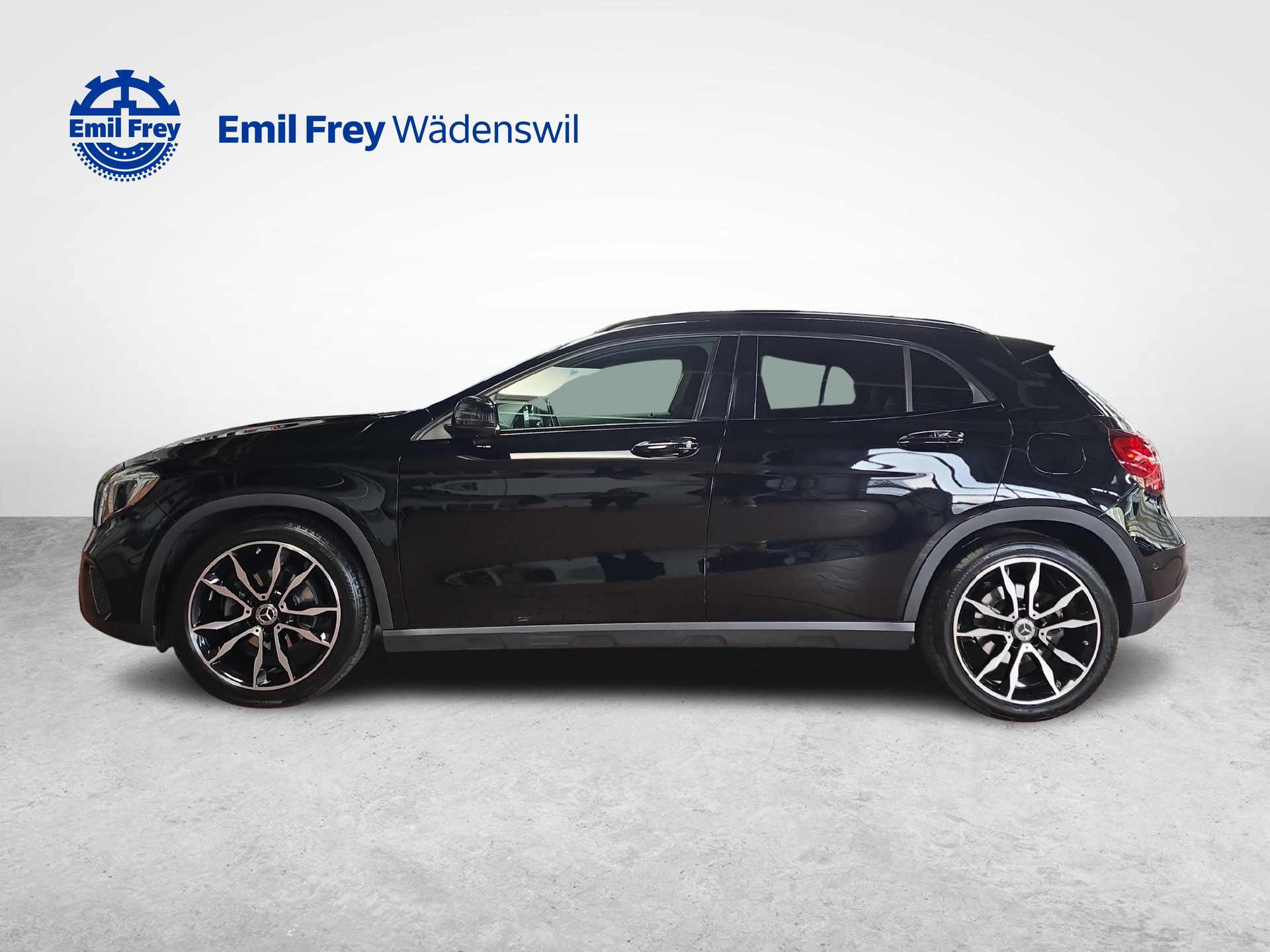 MERCEDES-BENZ GLA 200 Night Star Urban Line-image-1