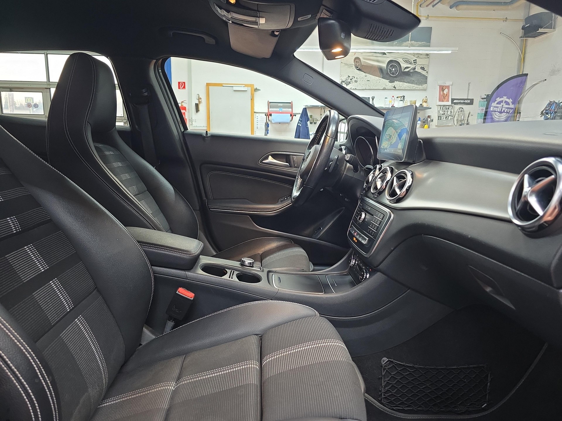 MERCEDES-BENZ GLA 200 Night Star Urban Line-image-6