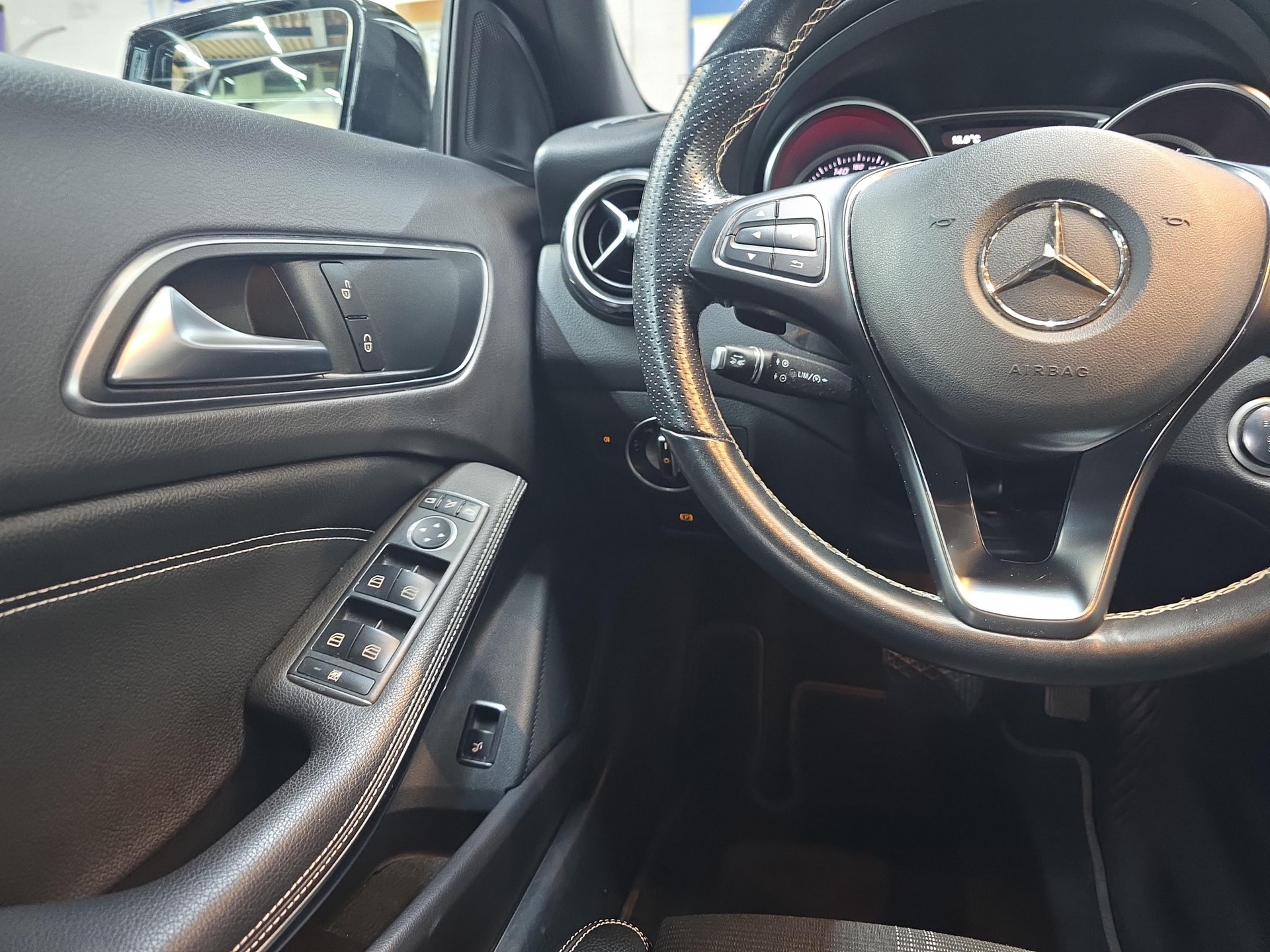 MERCEDES-BENZ GLA 200 Night Star Urban Line-image-7