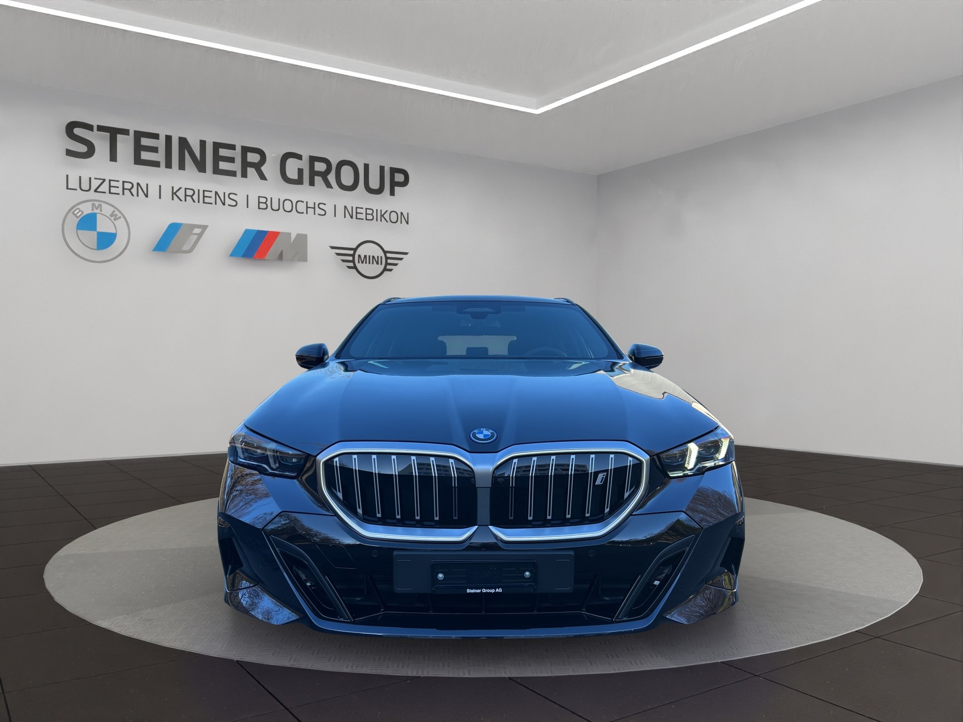BMW i5 xDrive 40 Touring M Sport-showroom-element-1