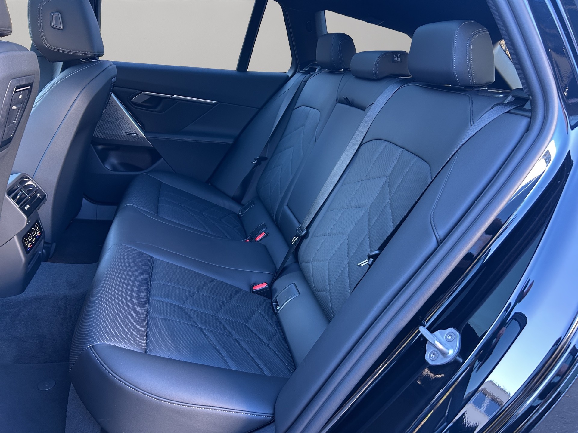 BMW i5 xDrive 40 Touring M Sport-image-17