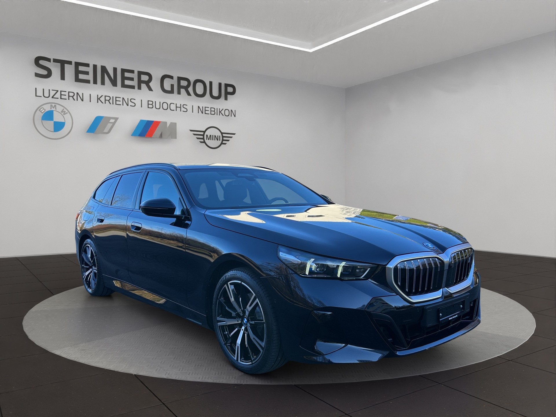 BMW i5 xDrive 40 Touring M Sport-showroom-element-2