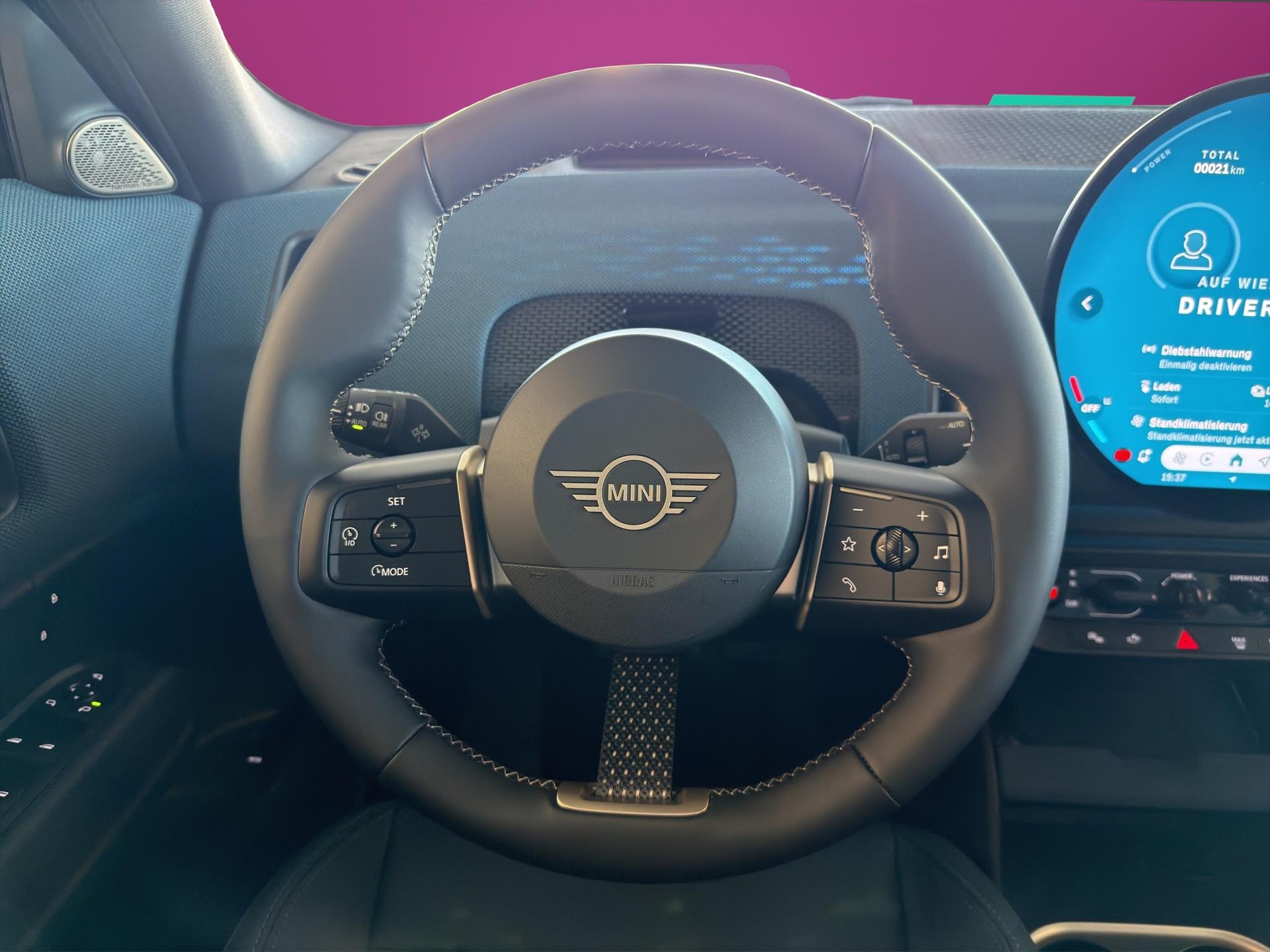 MINI Countryman E Favoured Trim-image-12