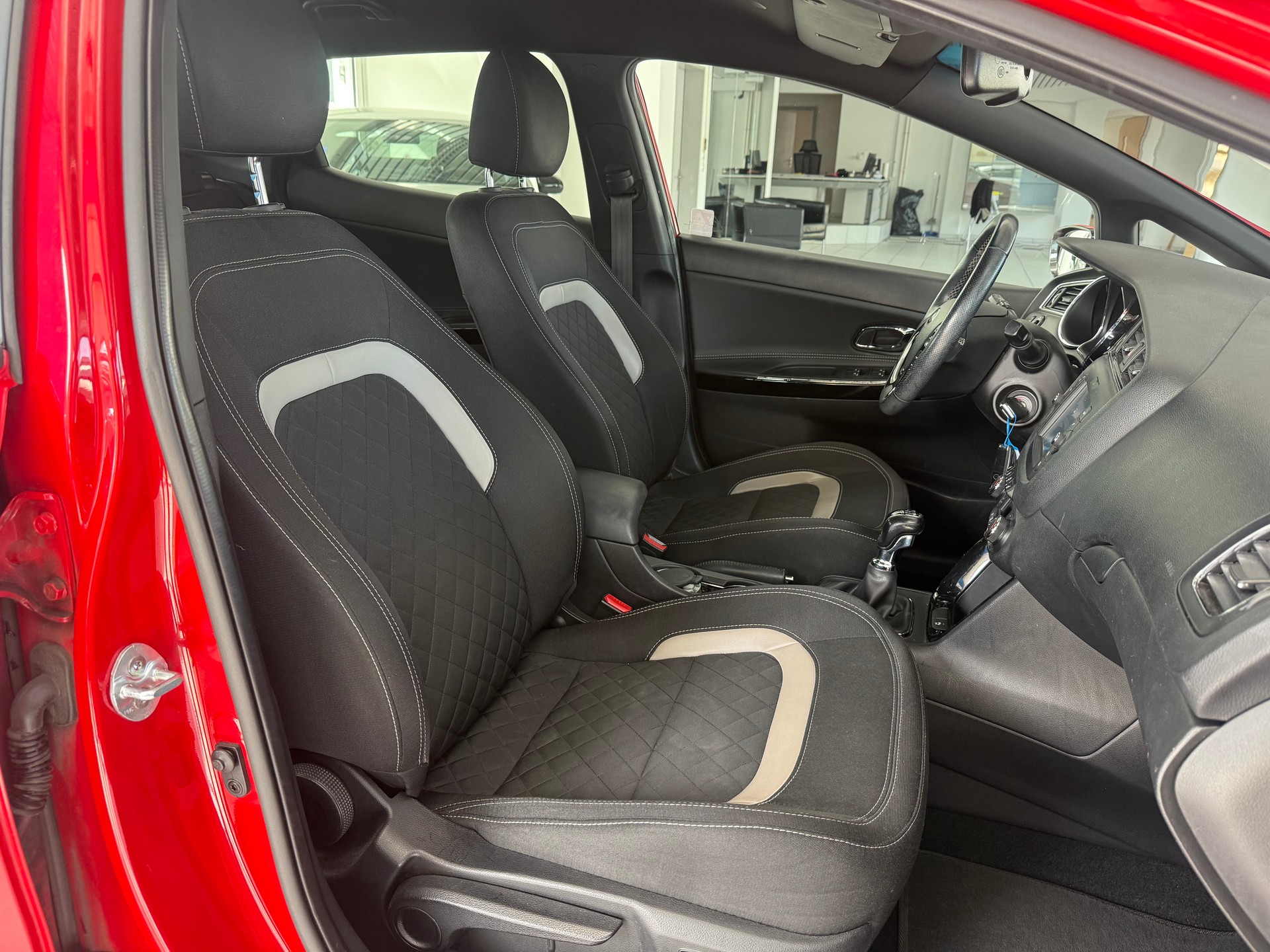 KIA Cee'd 1.0 T-GDi GT Line-image-10