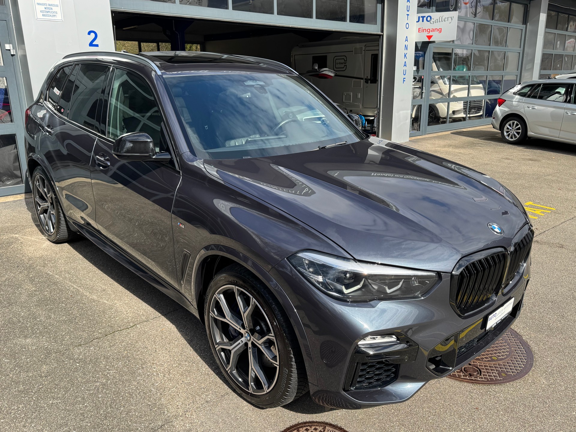 BMW X5 xDrive M50i Steptronic-showroom-element-1