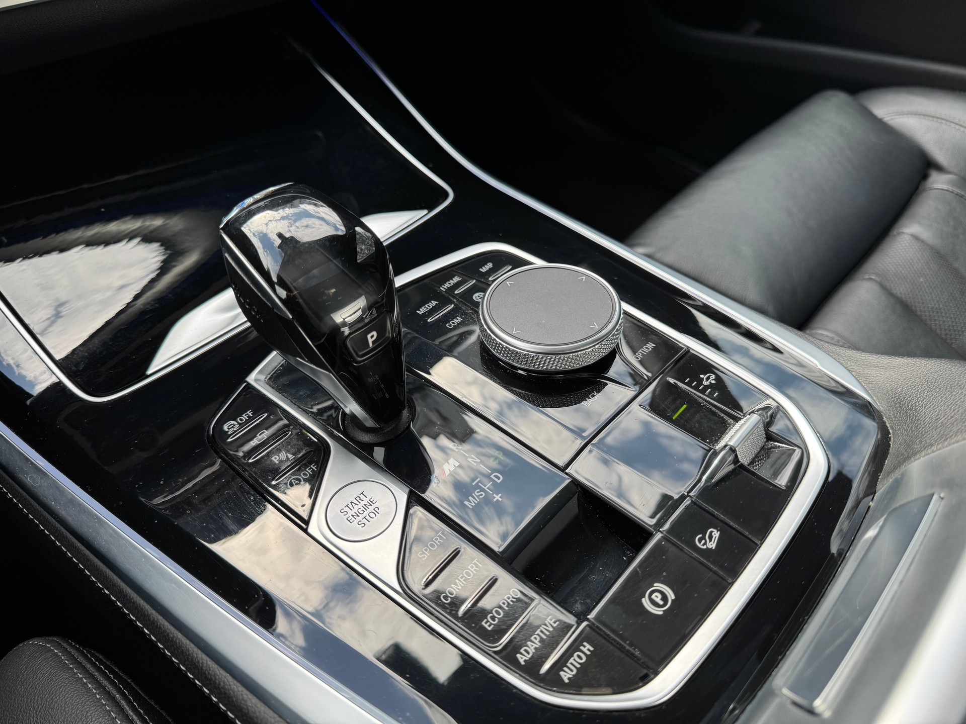BMW X5 xDrive M50i Steptronic-image-13