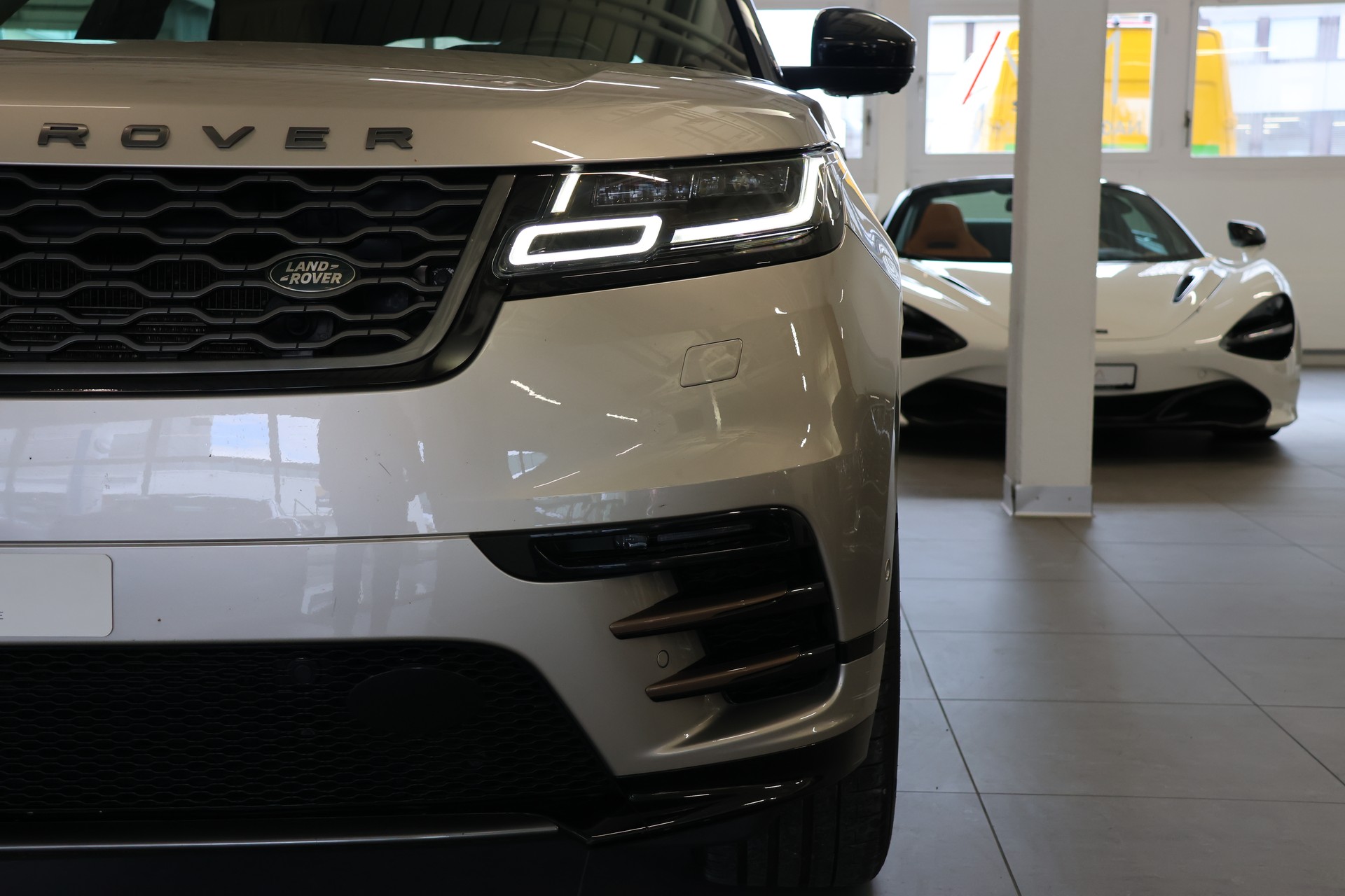 LAND ROVER Range Rover Velar P 300 Automatic *Heade-up* *Panoaramadach* *Meridian Musikanlage* *R-Dynamic-image-8