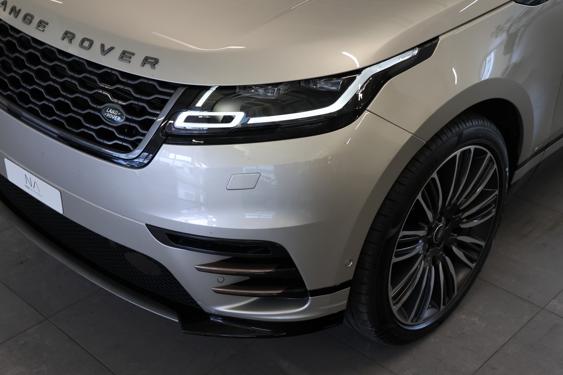 LAND ROVER Range Rover Velar P 300 Automatic *Heade-up* *Panoaramadach* *Meridian Musikanlage* *R-Dynamic-image-9