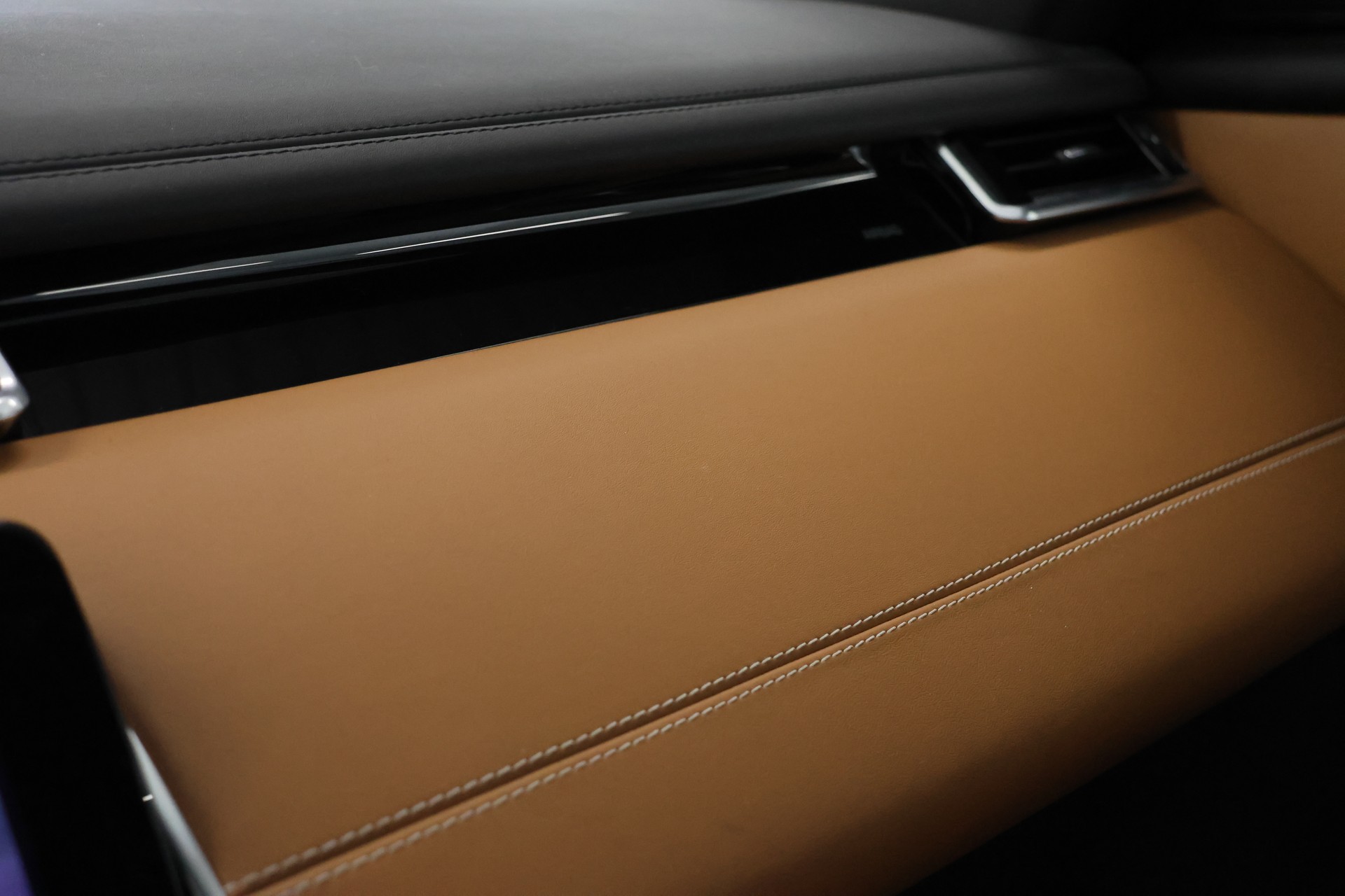 LAND ROVER Range Rover Velar P 300 Automatic *Heade-up* *Panoaramadach* *Meridian Musikanlage* *R-Dynamic-image-26