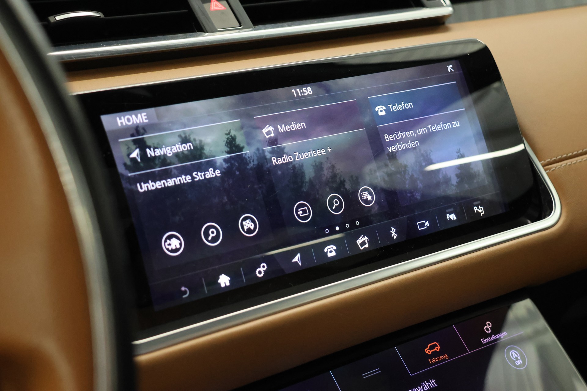 LAND ROVER Range Rover Velar P 300 Automatic *Heade-up* *Panoaramadach* *Meridian Musikanlage* *R-Dynamic-image-22