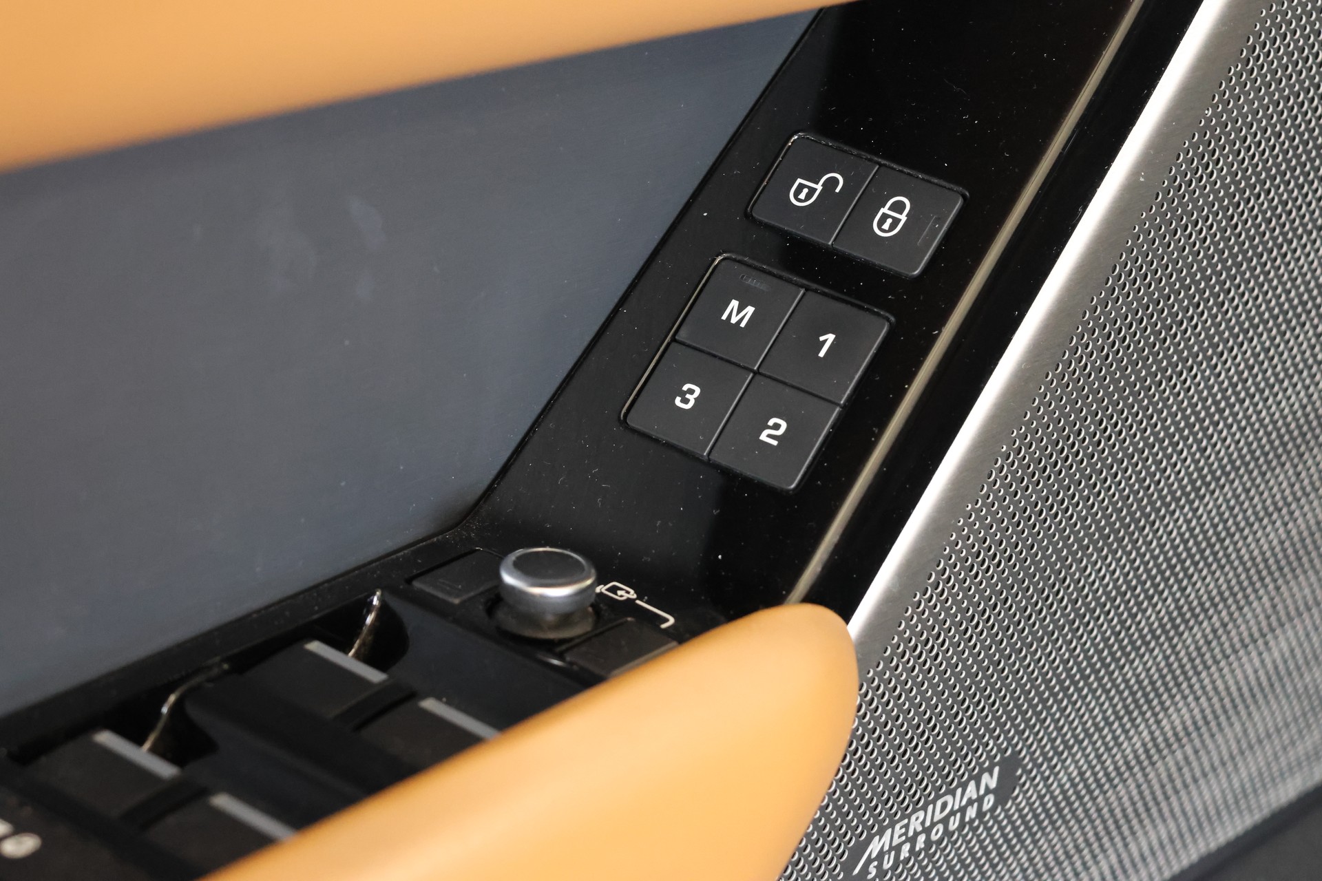 LAND ROVER Range Rover Velar P 300 Automatic *Heade-up* *Panoaramadach* *Meridian Musikanlage* *R-Dynamic-image-30