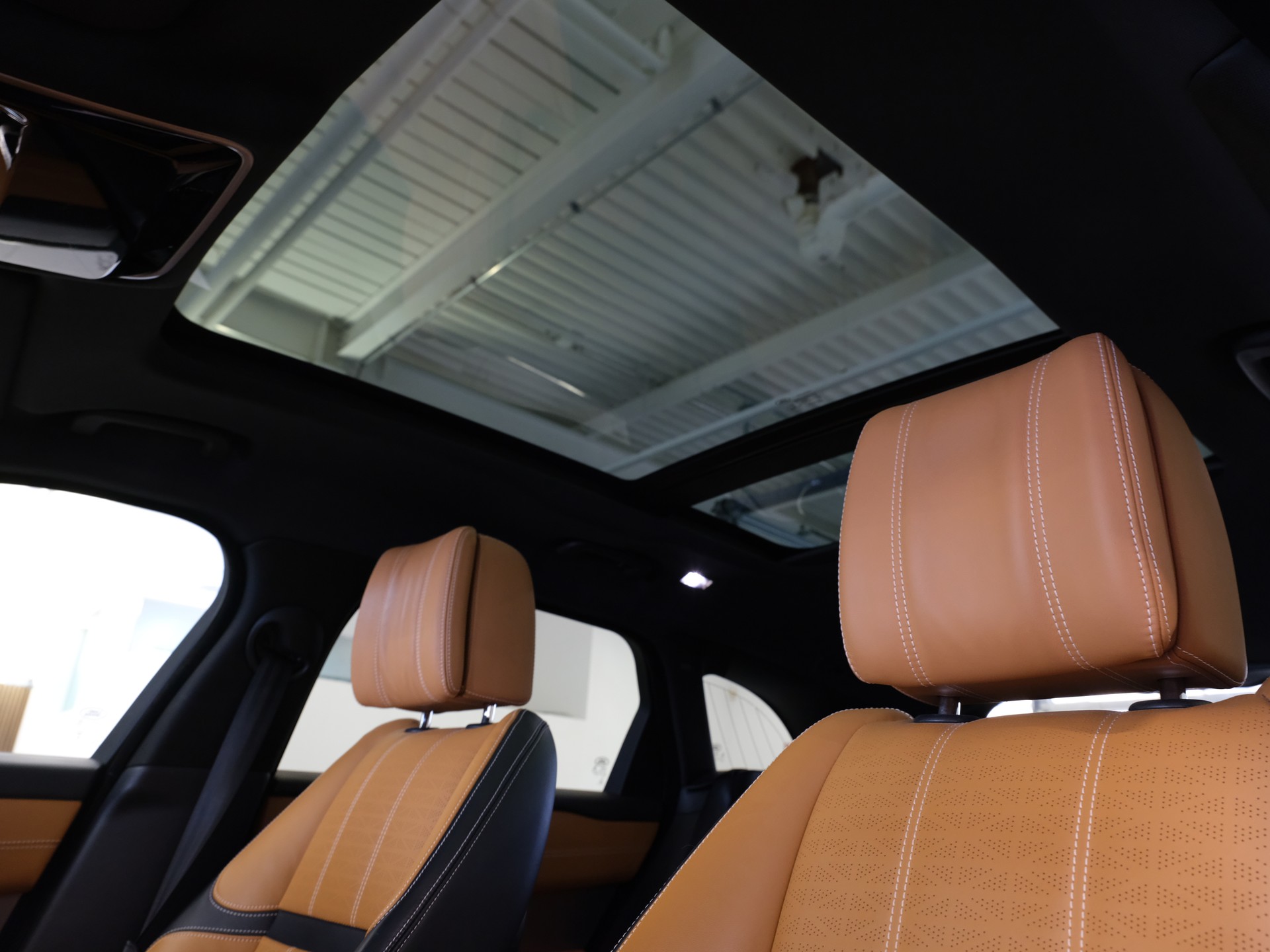 LAND ROVER Range Rover Velar P 300 Automatic *Heade-up* *Panoaramadach* *Meridian Musikanlage* *R-Dynamic-image-16