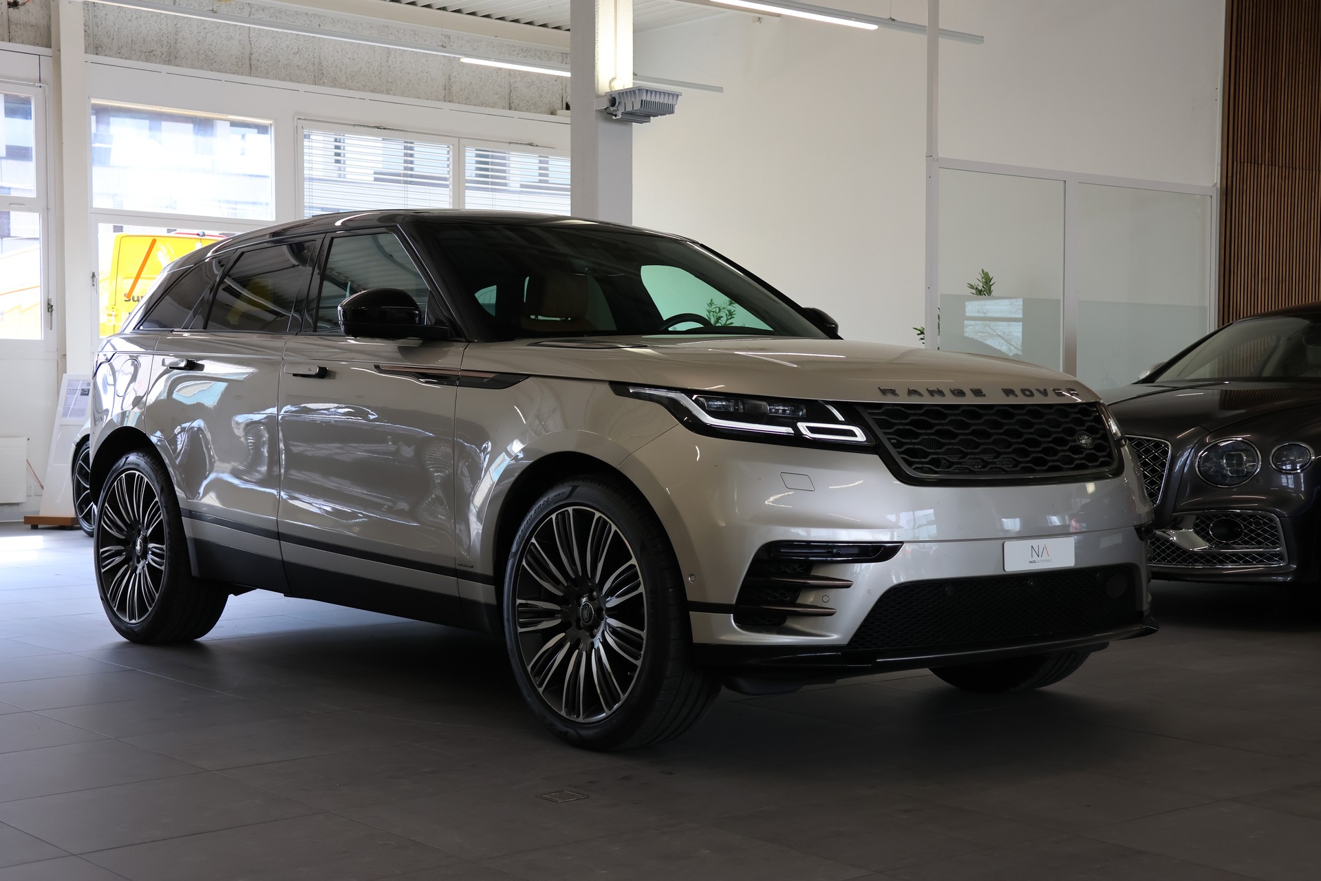 LAND ROVER Range Rover Velar P 300 Automatic *Heade-up* *Panoaramadach* *Meridian Musikanlage* *R-Dynamic-image-1