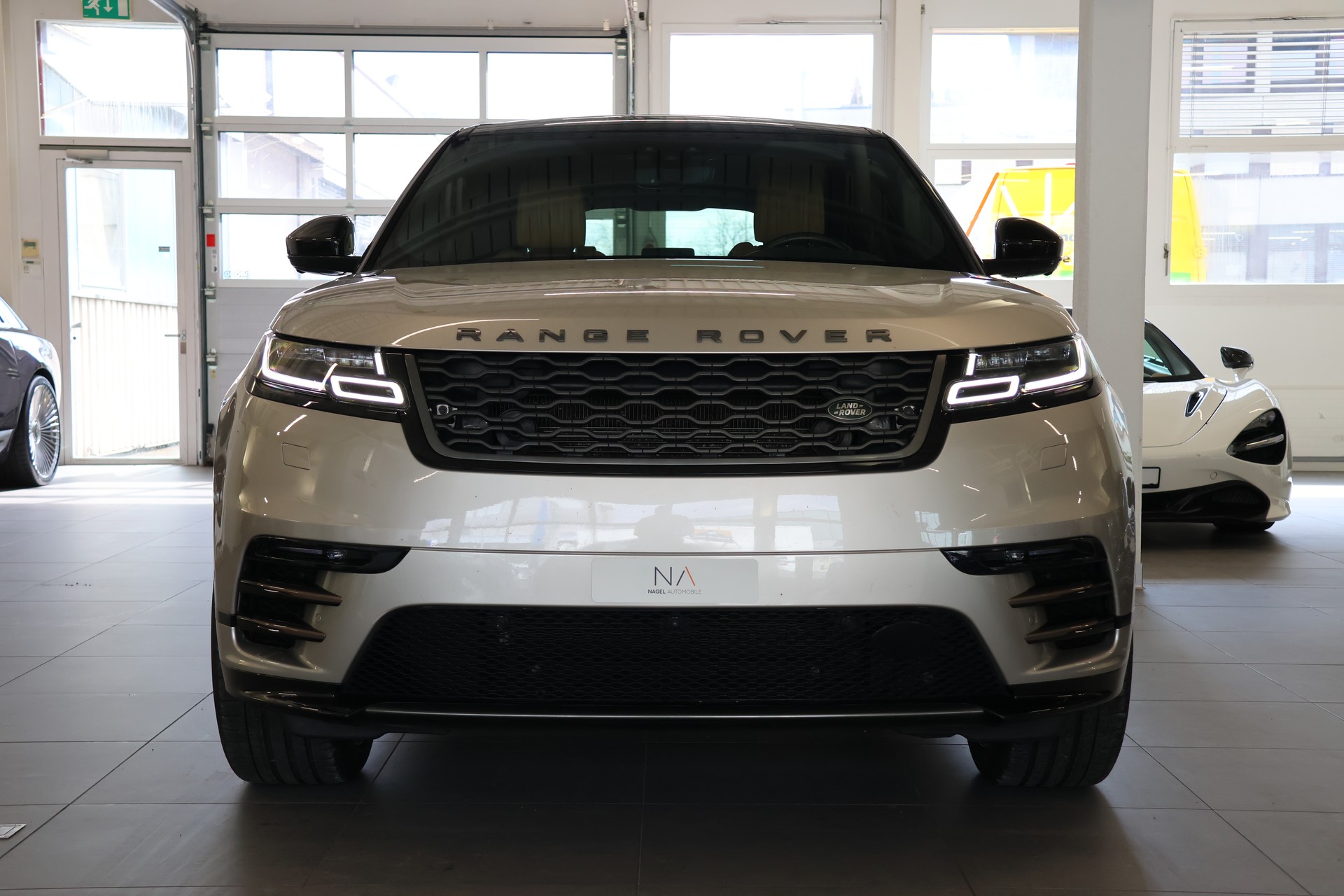 LAND ROVER Range Rover Velar P 300 Automatic *Heade-up* *Panoaramadach* *Meridian Musikanlage* *R-Dynamic-image-2