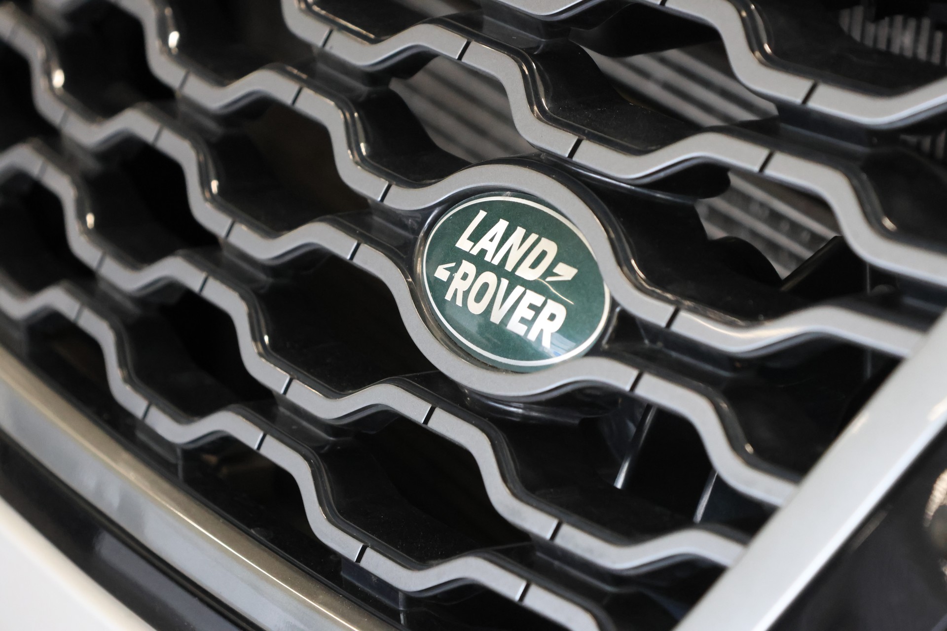 LAND ROVER Range Rover Velar P 300 Automatic *Heade-up* *Panoaramadach* *Meridian Musikanlage* *R-Dynamic-image-14