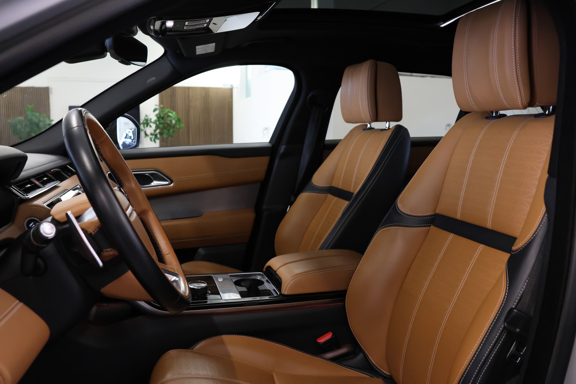 LAND ROVER Range Rover Velar P 300 Automatic *Heade-up* *Panoaramadach* *Meridian Musikanlage* *R-Dynamic-image-15