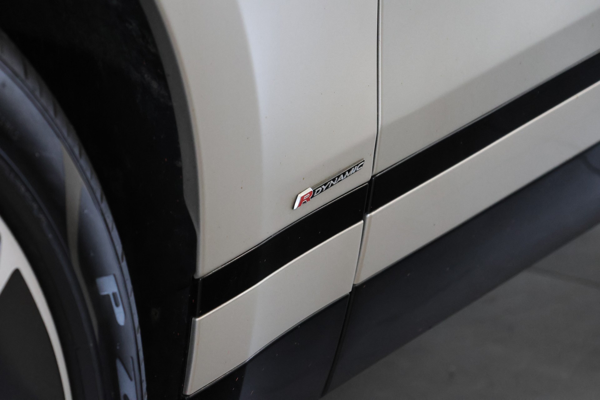 LAND ROVER Range Rover Velar P 300 Automatic *Heade-up* *Panoaramadach* *Meridian Musikanlage* *R-Dynamic-image-13