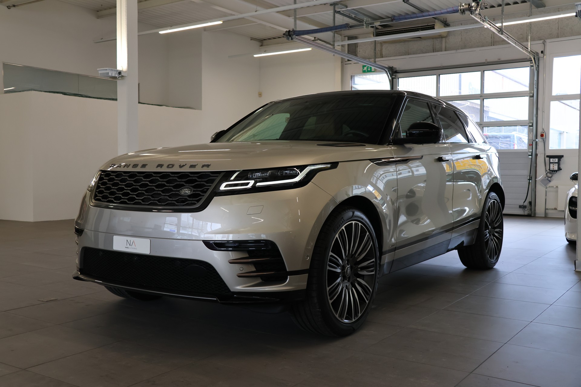 LAND ROVER Range Rover Velar P 300 Automatic *Heade-up* *Panoaramadach* *Meridian Musikanlage* *R-Dynamic-image-3