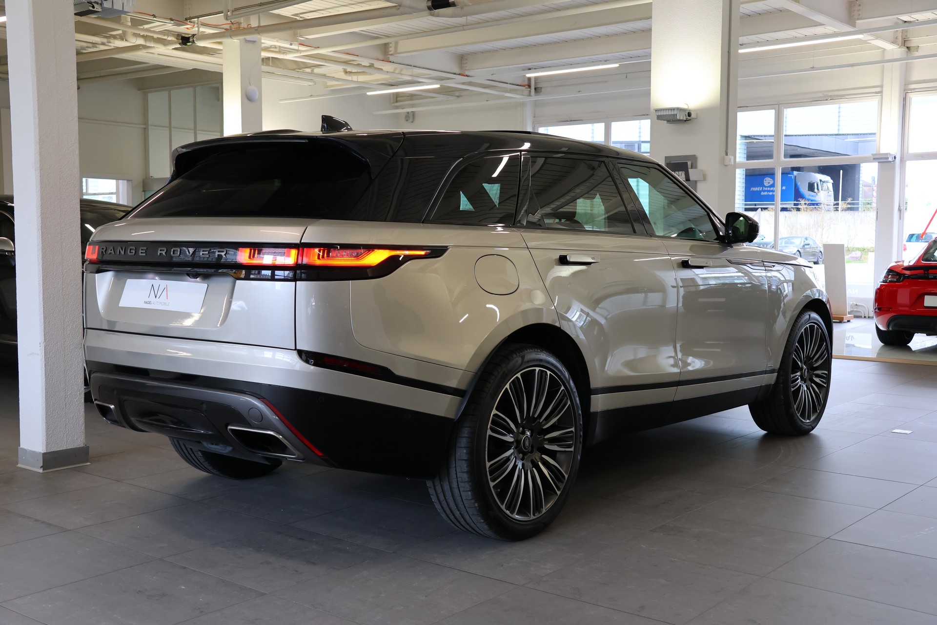 LAND ROVER Range Rover Velar P 300 Automatic *Heade-up* *Panoaramadach* *Meridian Musikanlage* *R-Dynamic-image-5