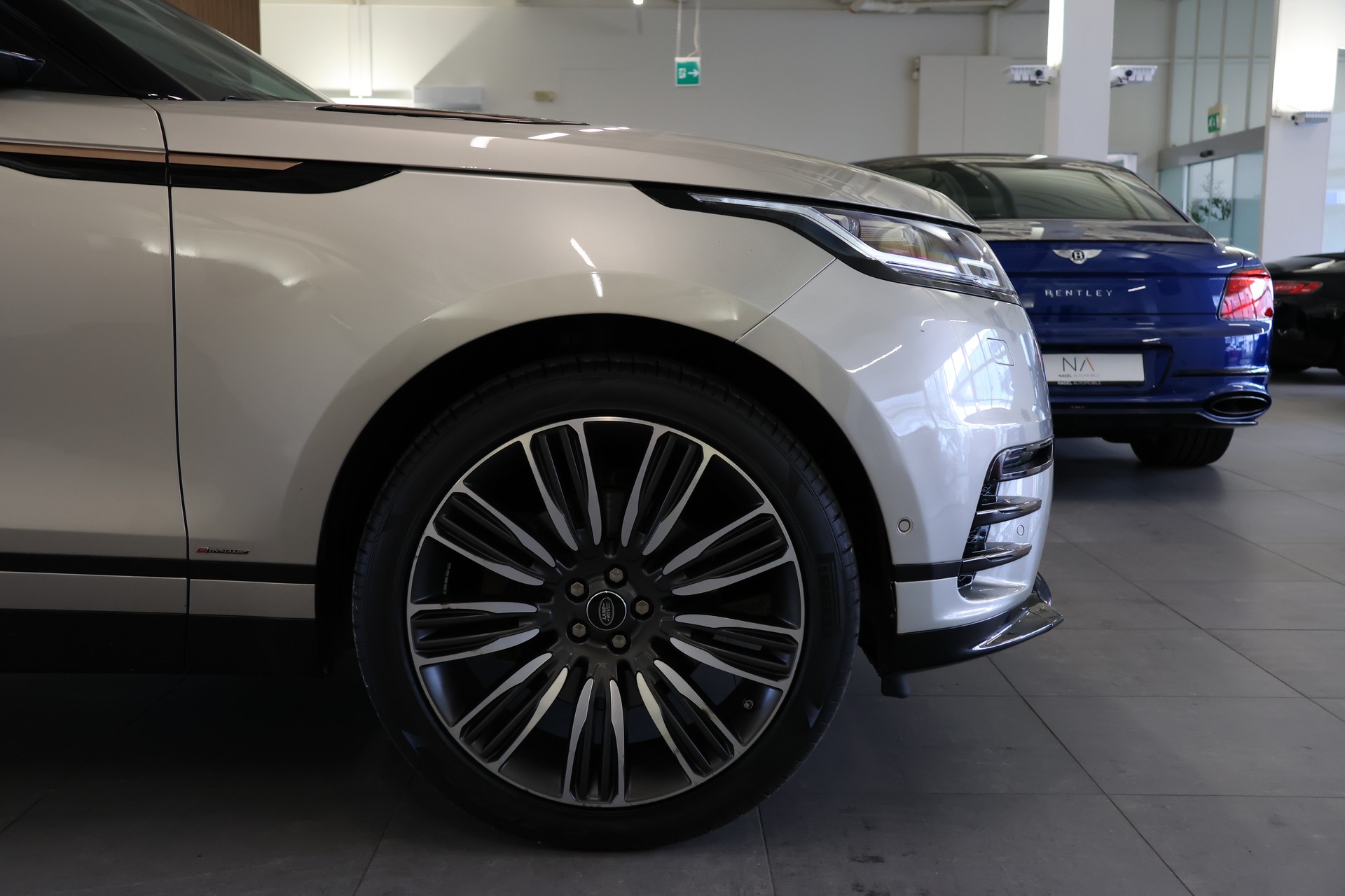 LAND ROVER Range Rover Velar P 300 Automatic *Heade-up* *Panoaramadach* *Meridian Musikanlage* *R-Dynamic-image-7