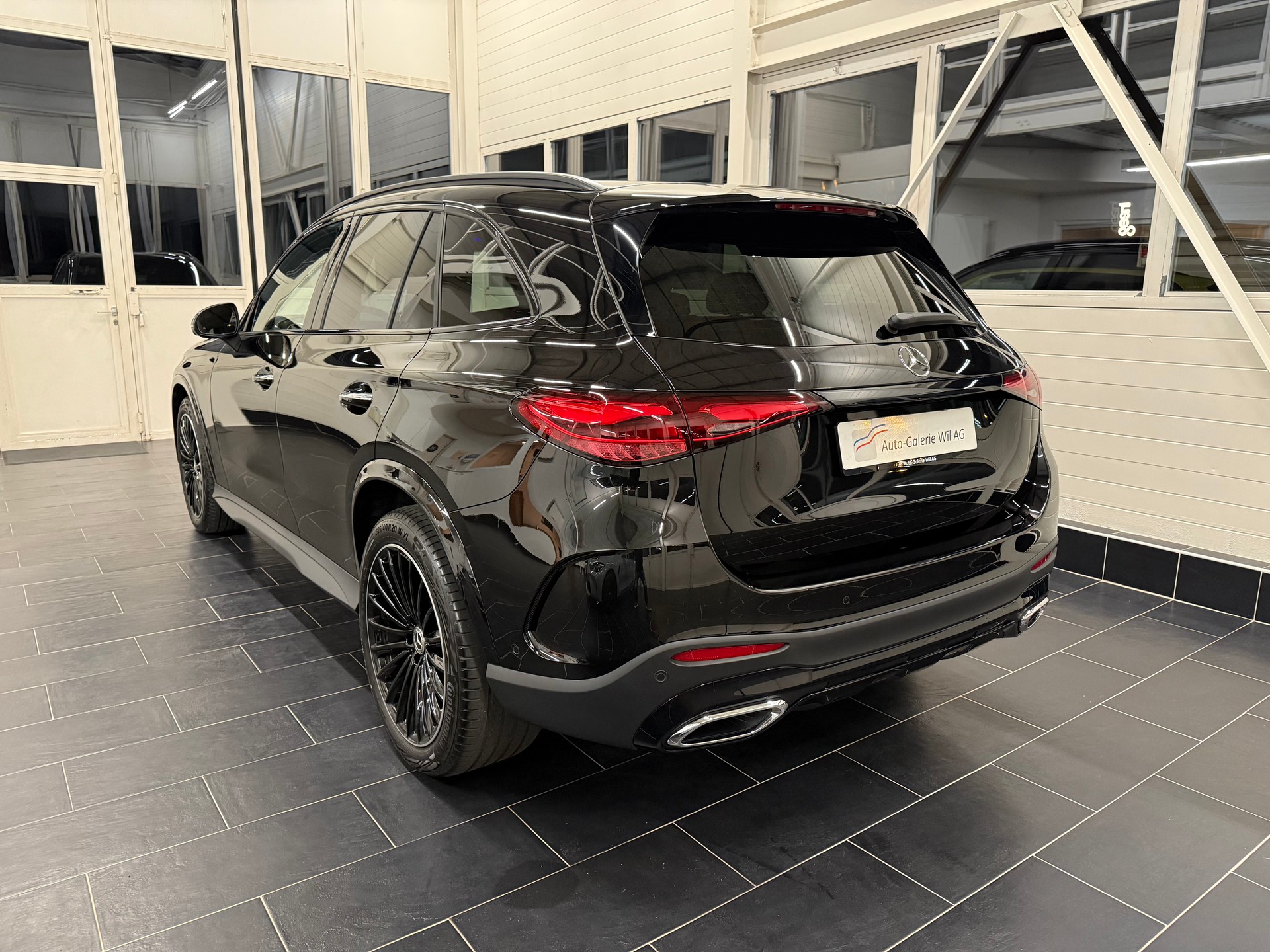 MERCEDES-BENZ GLC 220 d AMG Line 4matic-showroom-element-3