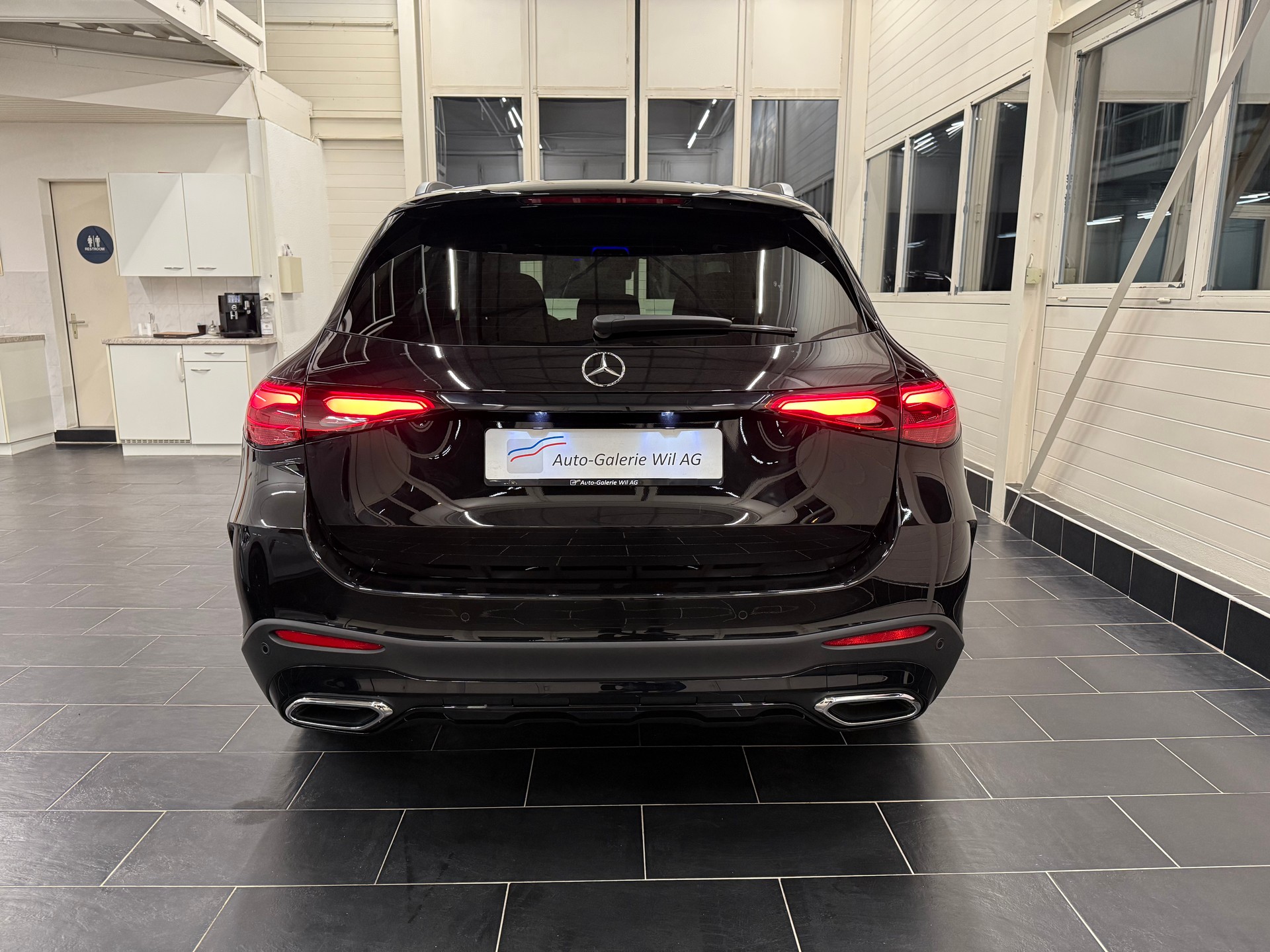 MERCEDES-BENZ GLC 220 d AMG Line 4matic-image-5