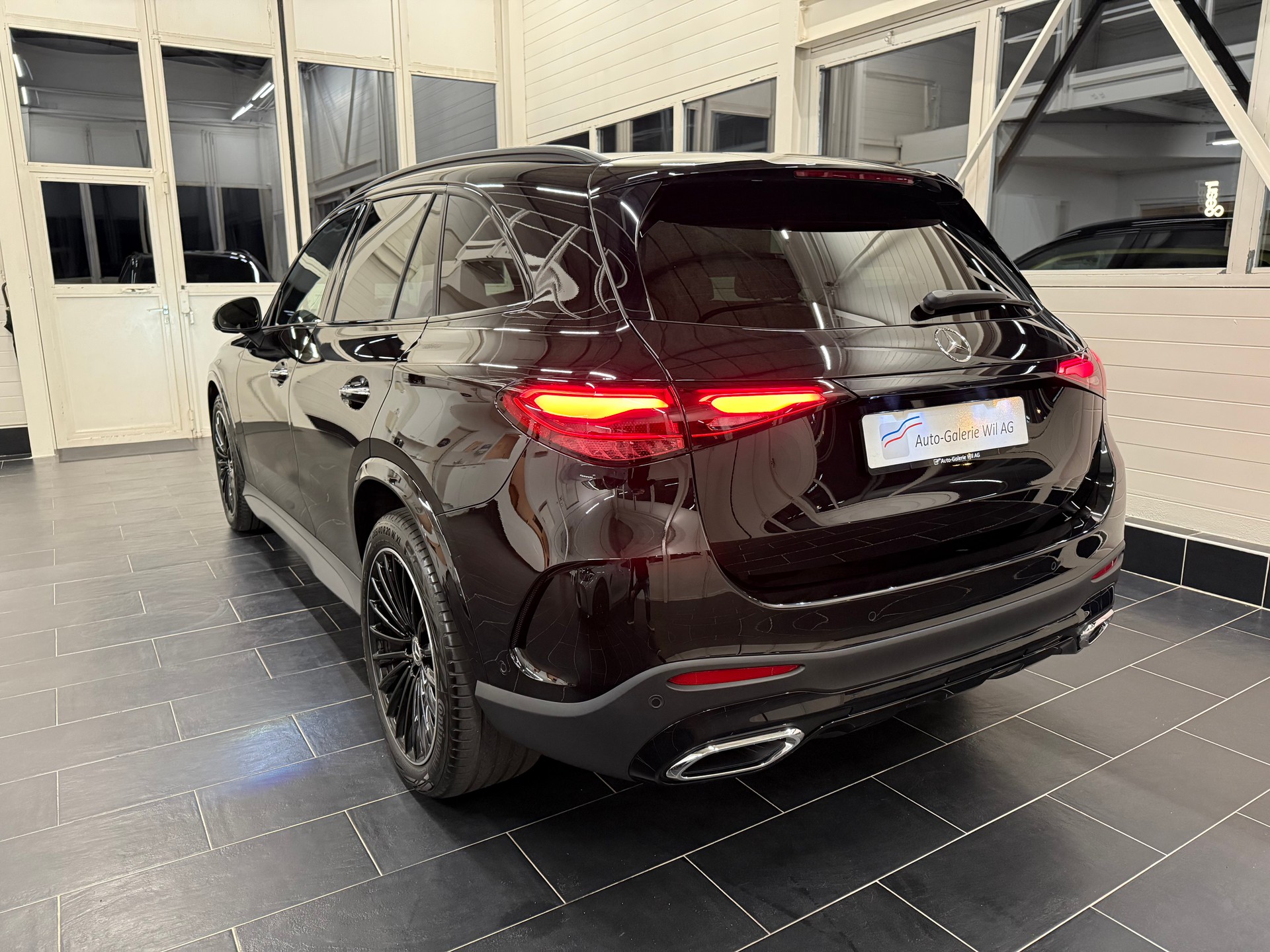 MERCEDES-BENZ GLC 220 d AMG Line 4matic-image-4