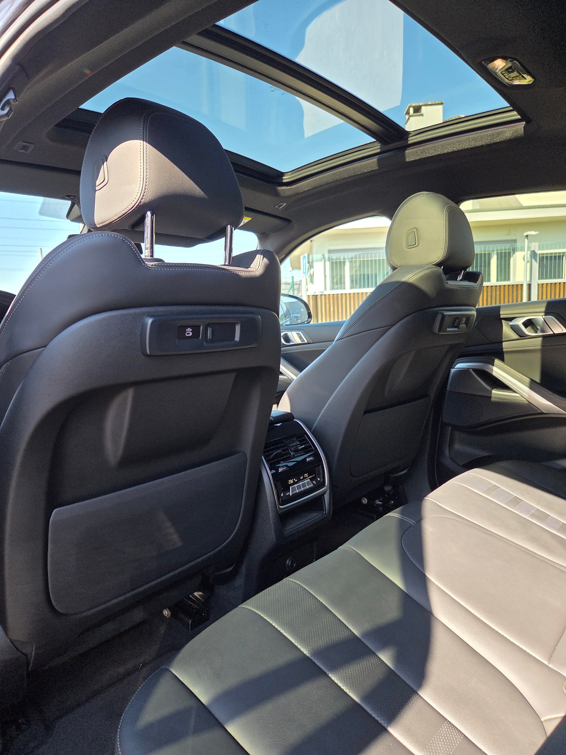 BMW X6 M50i Steptronic-image-10