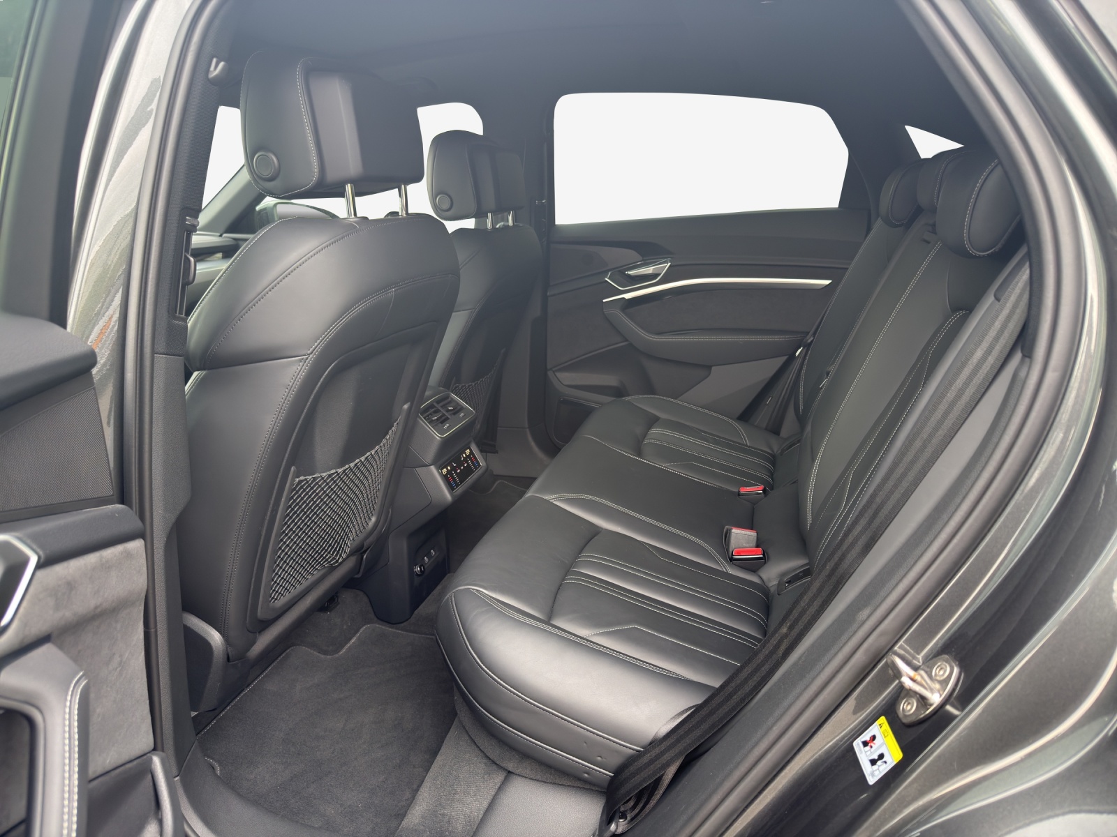 AUDI e-tron 55 Sportback S Line Black Edition quattro-image-12