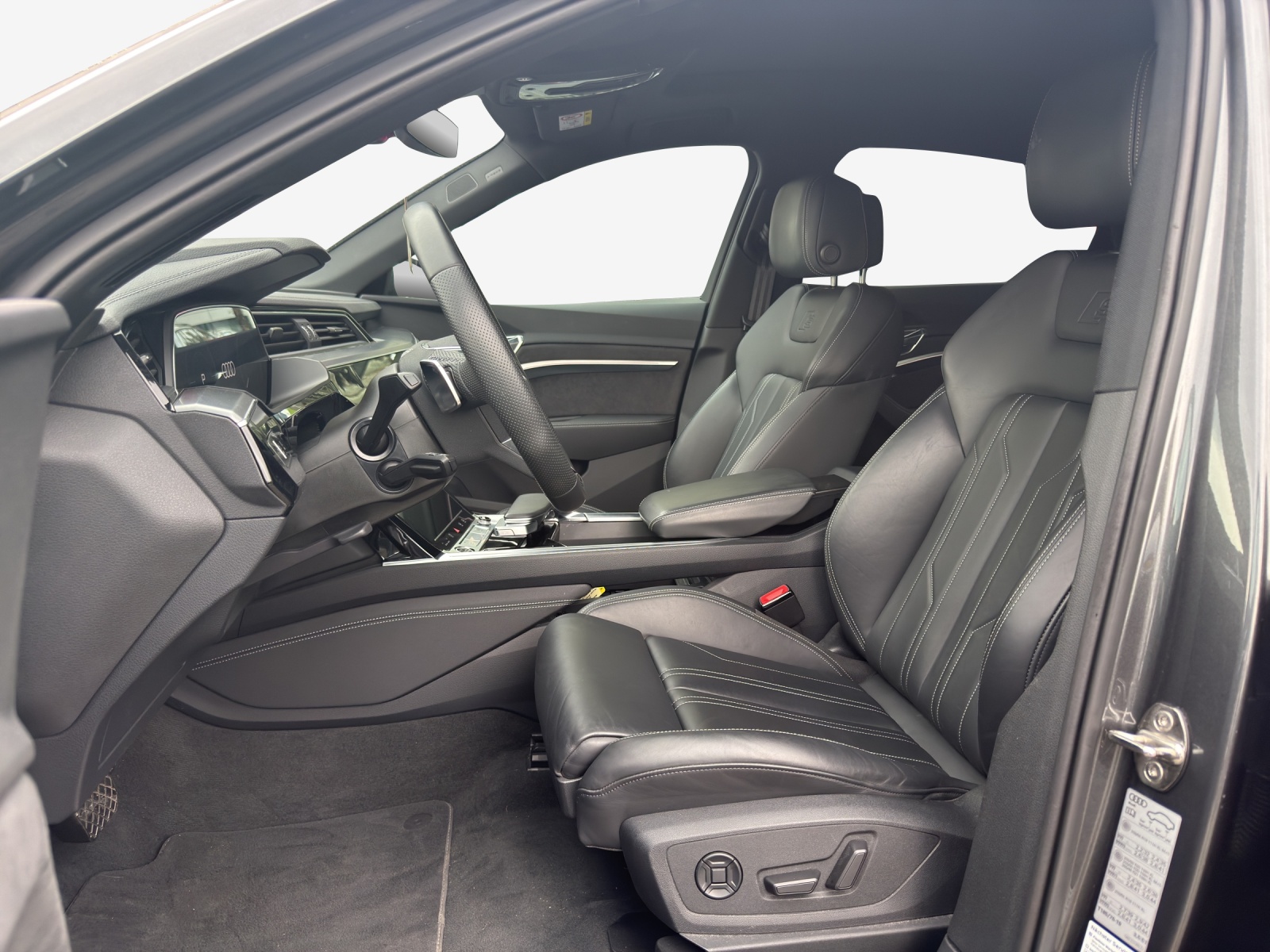 AUDI e-tron 55 Sportback S Line Black Edition quattro-image-8